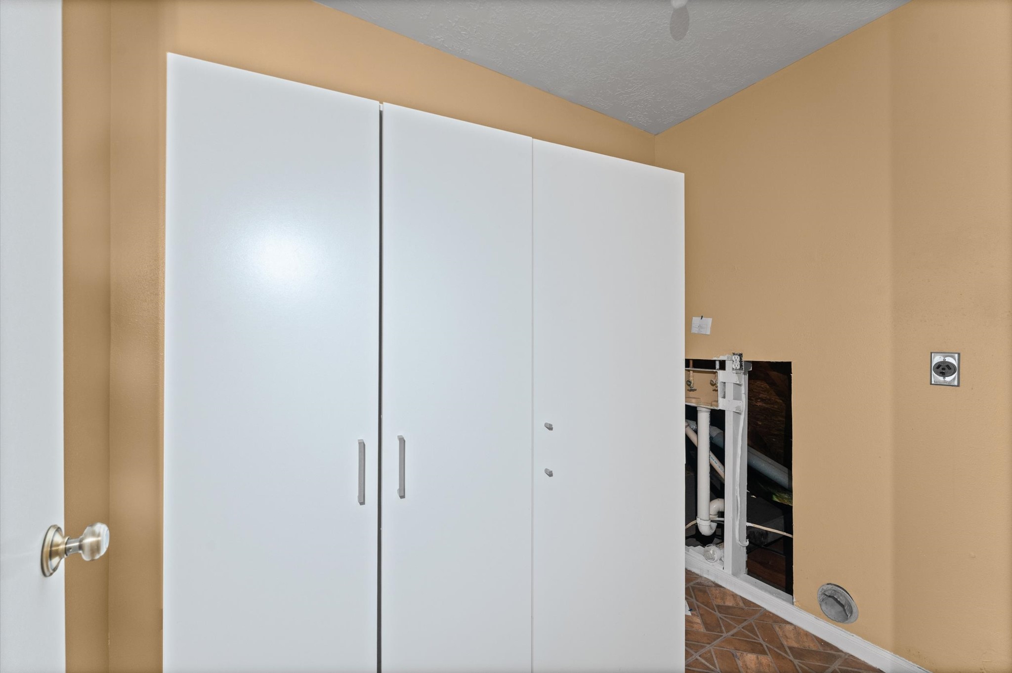 2926 Waterloo Road Property Photo 13