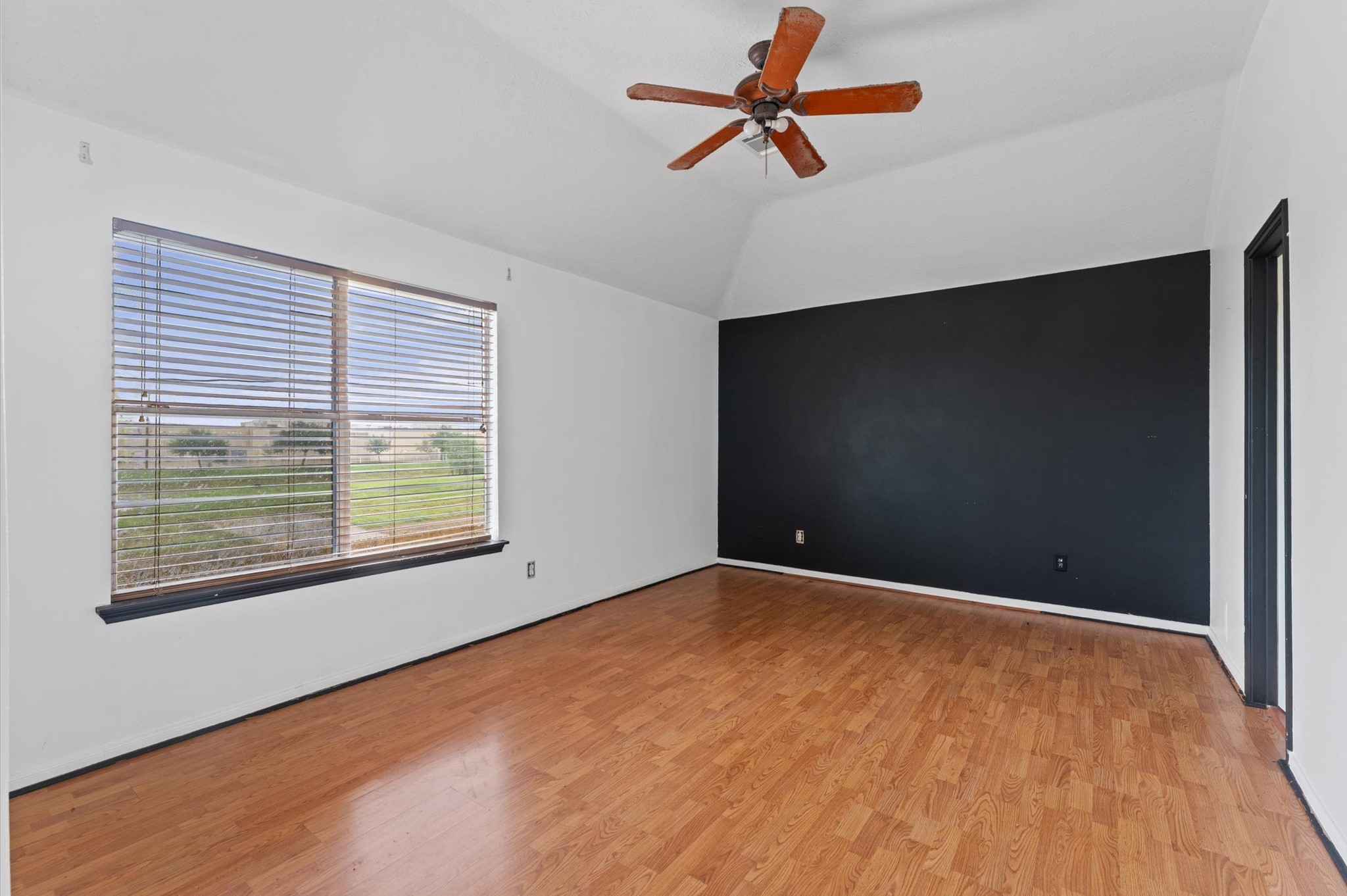 2926 Waterloo Road Property Photo 14