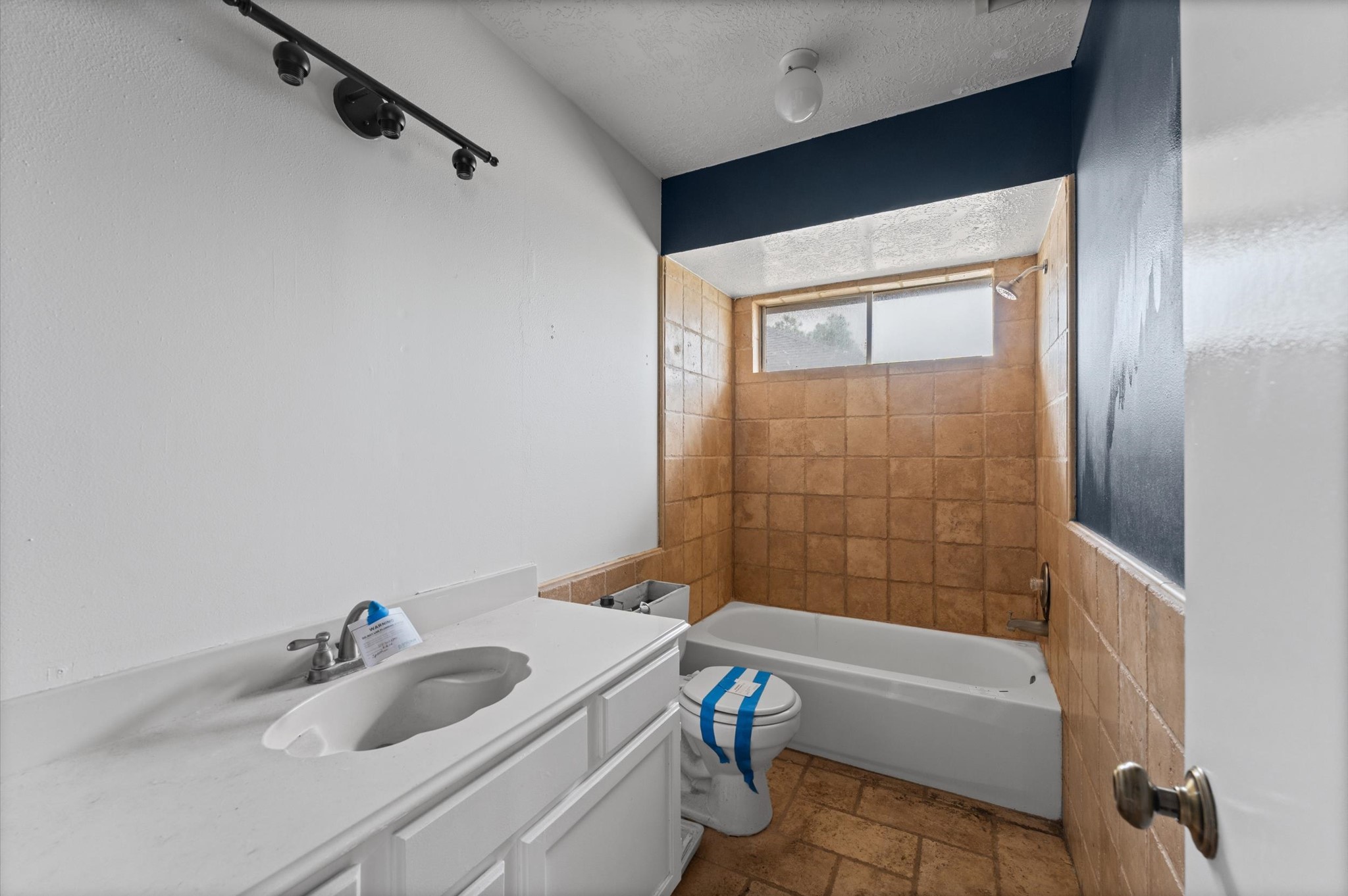 2926 Waterloo Road Property Photo 19