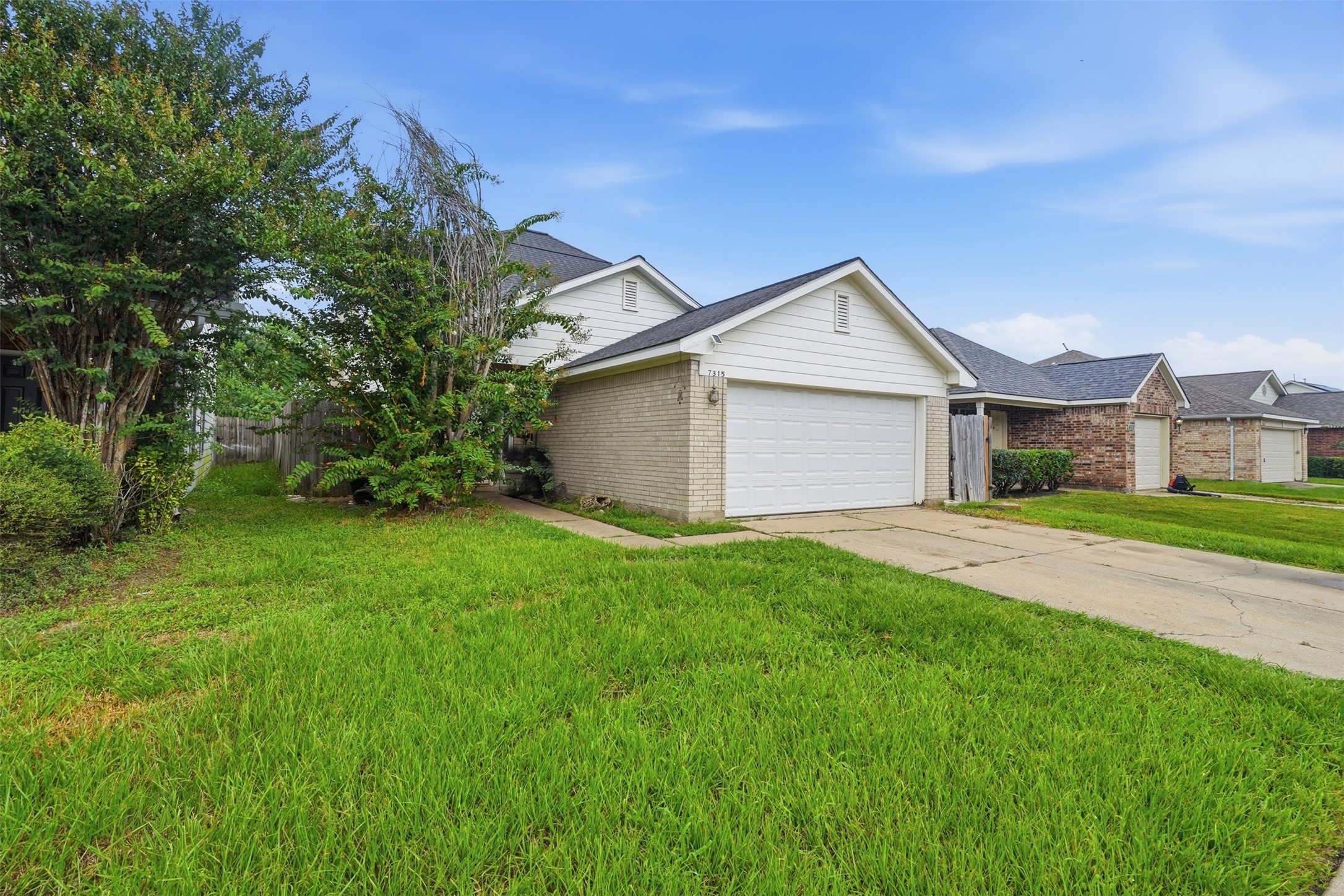 7315 Village Lake Drive Property Photo 2