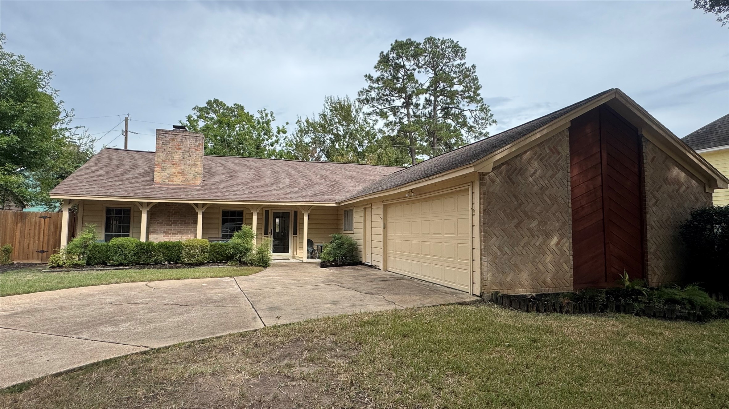 16418 Fox Crossing Lane Property Photo 1