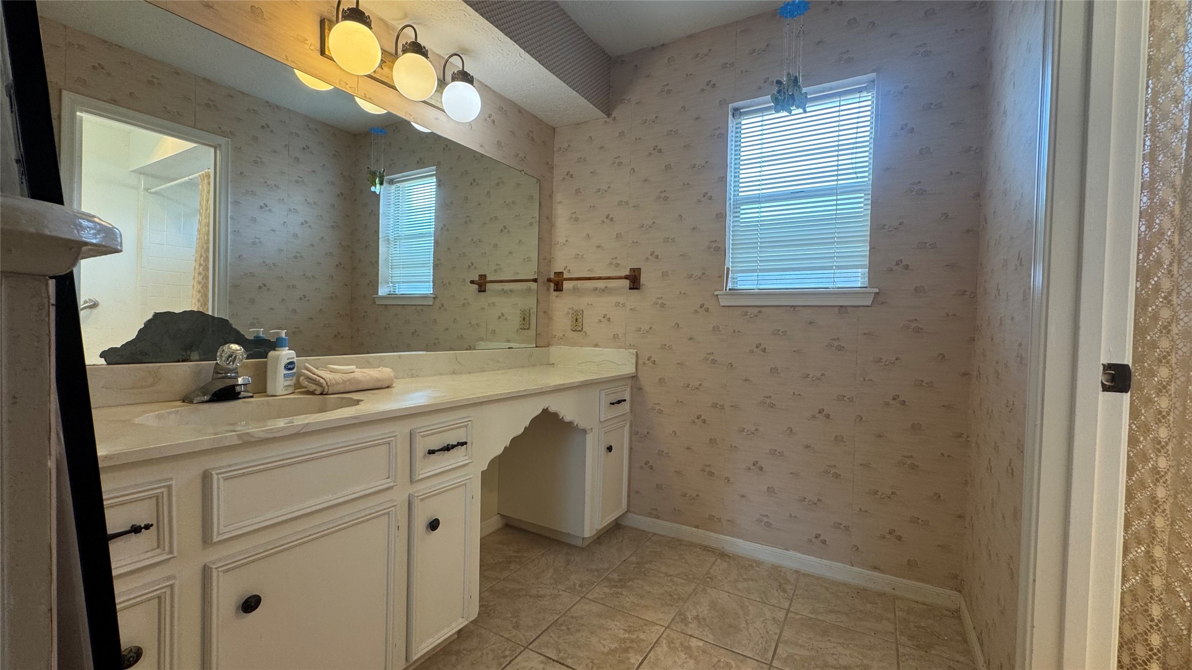 16418 Fox Crossing Lane Property Photo 7