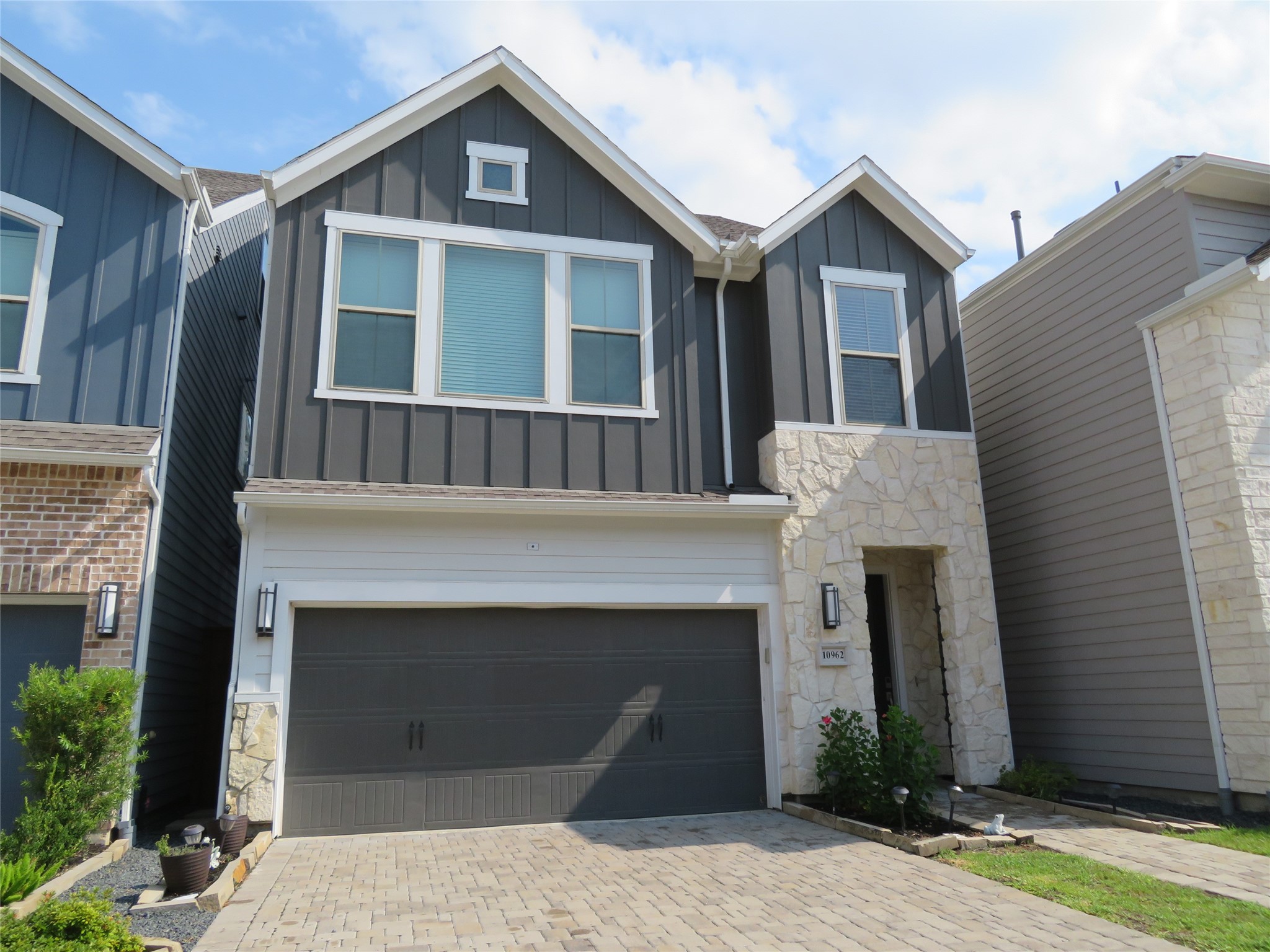 10962 Swang Link Drive Property Photo 1