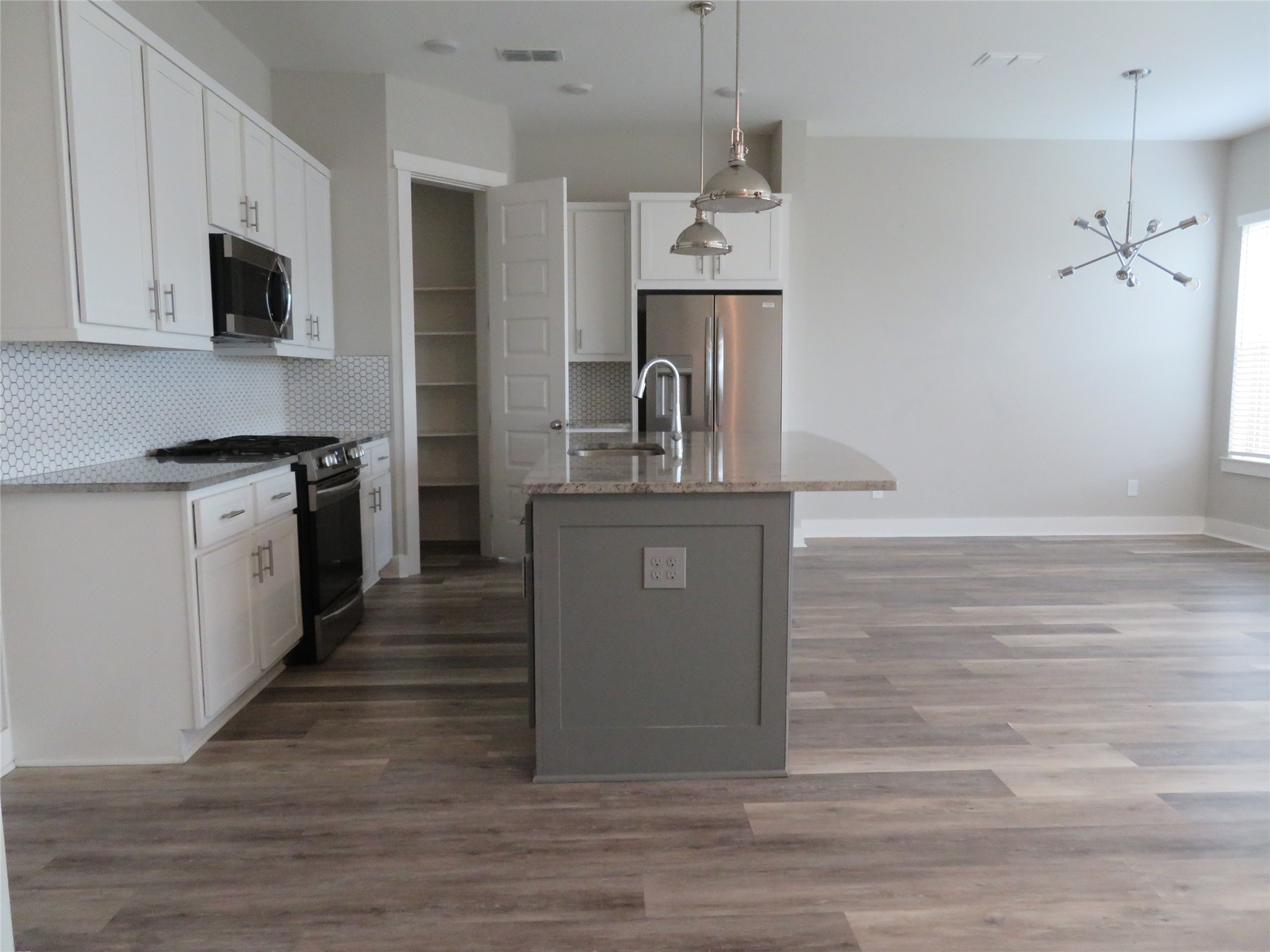 10962 Swang Link Drive Property Photo 13