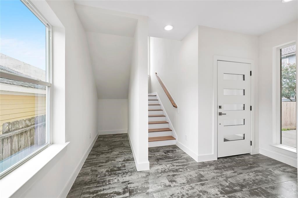 1539 W 23rd Street D Property Photo 5