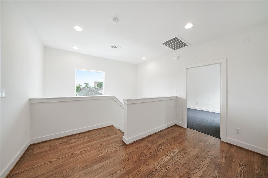 1539 W 23rd Street D Property Photo 16