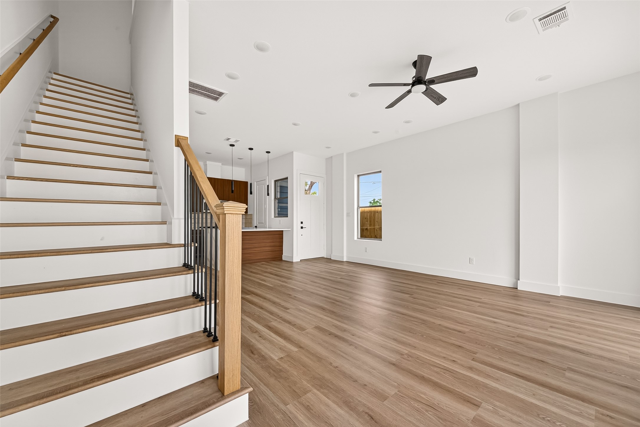 7422 Maxroy Street Property Photo 6