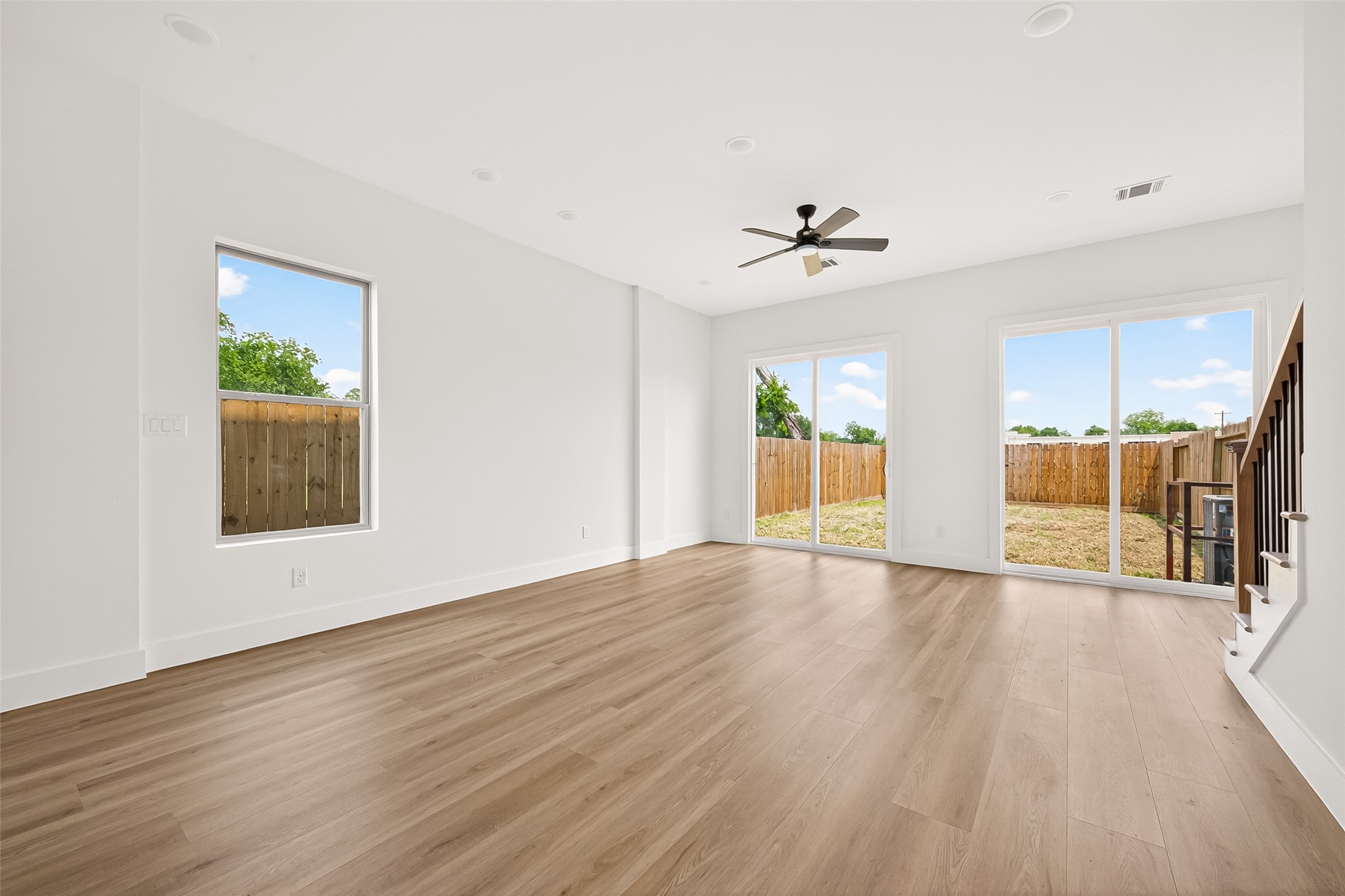 7422 Maxroy Street Property Photo 8