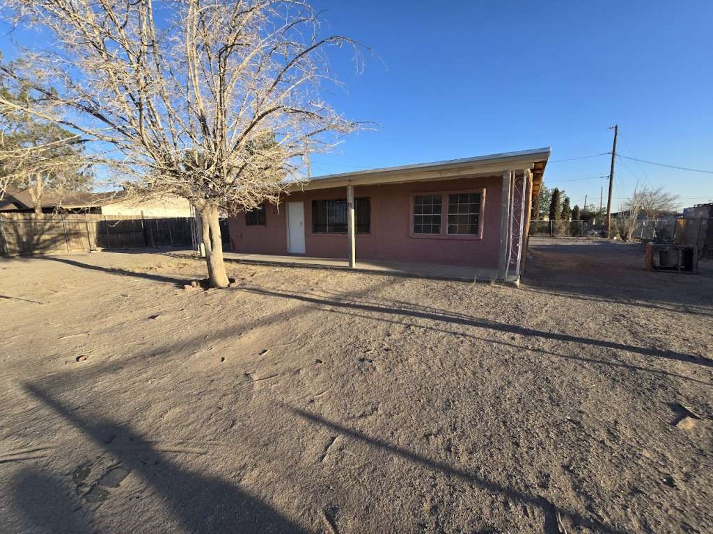 724 Artemediano Street Property Photo 1