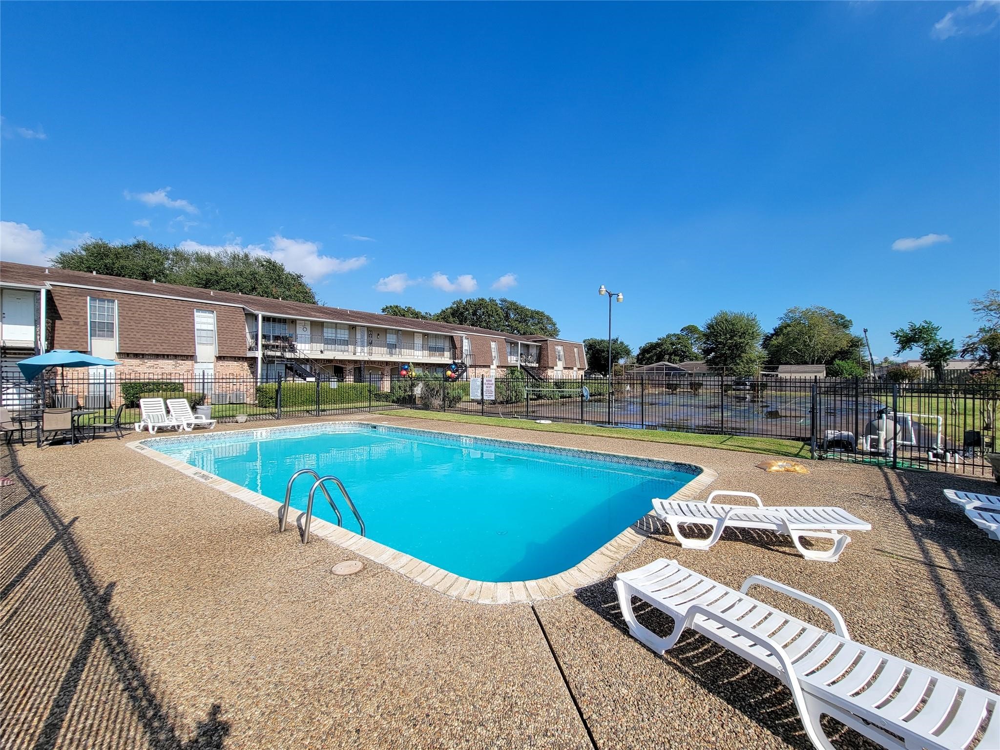 5252 Twin City Highway 448 Property Photo 1