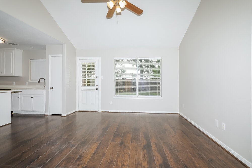 16325 Sun View Lane Property Photo 3