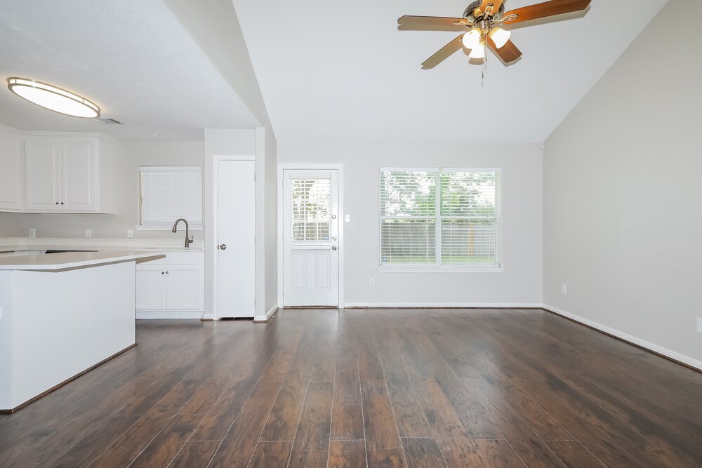 16325 Sun View Lane Property Photo 4