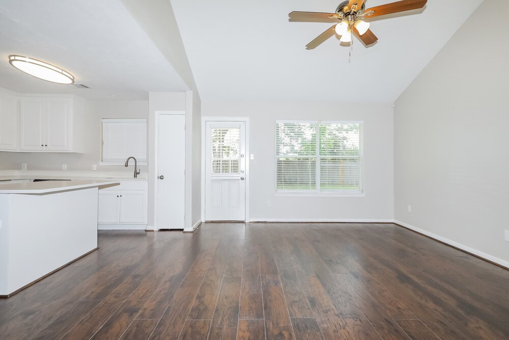 16325 Sun View Lane Property Photo 5