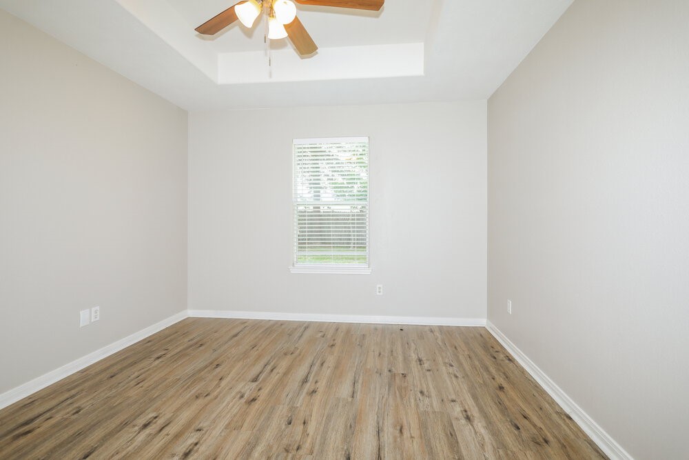 16325 Sun View Lane Property Photo 10