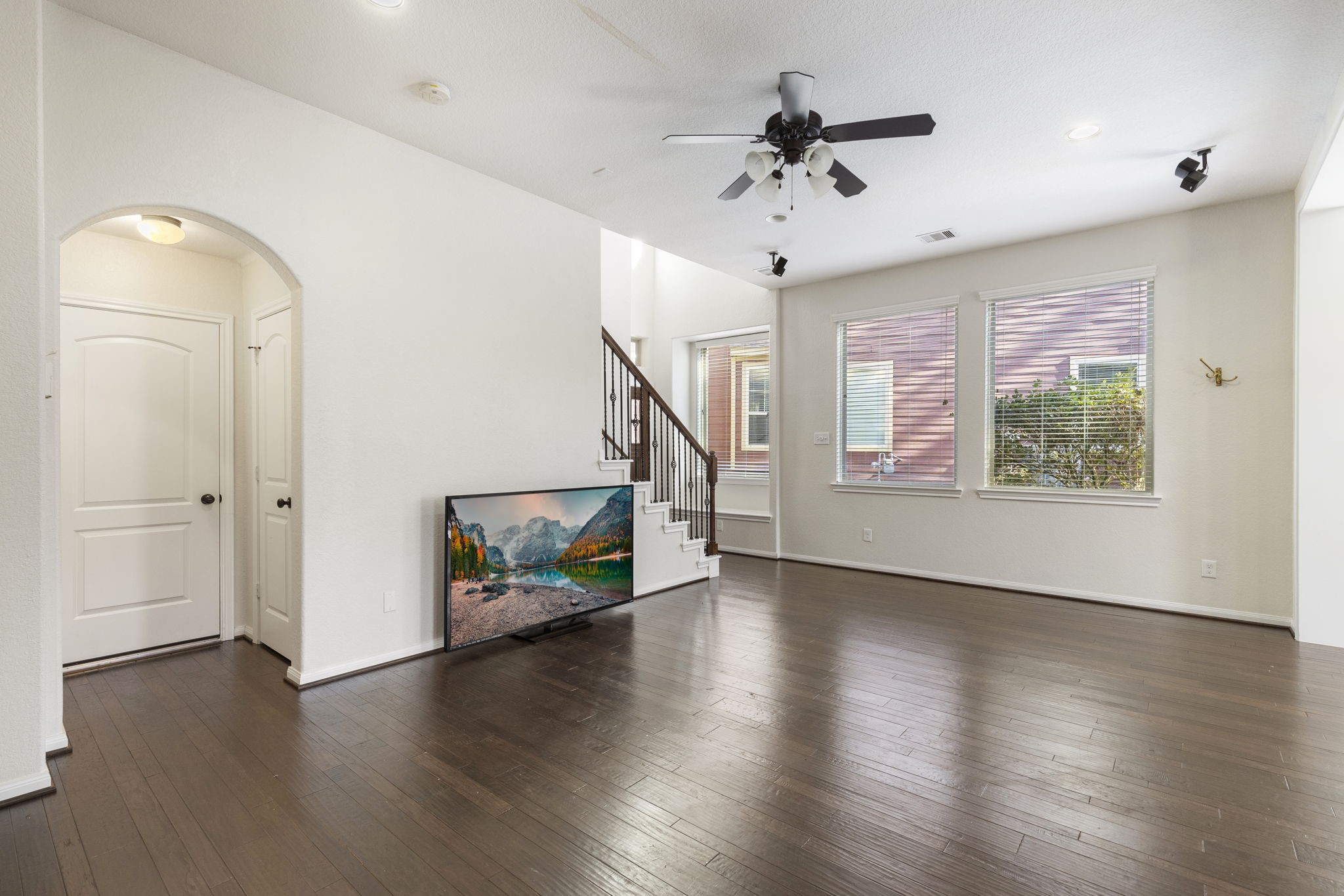 122 Cheswood Manor Drive Property Photo 8