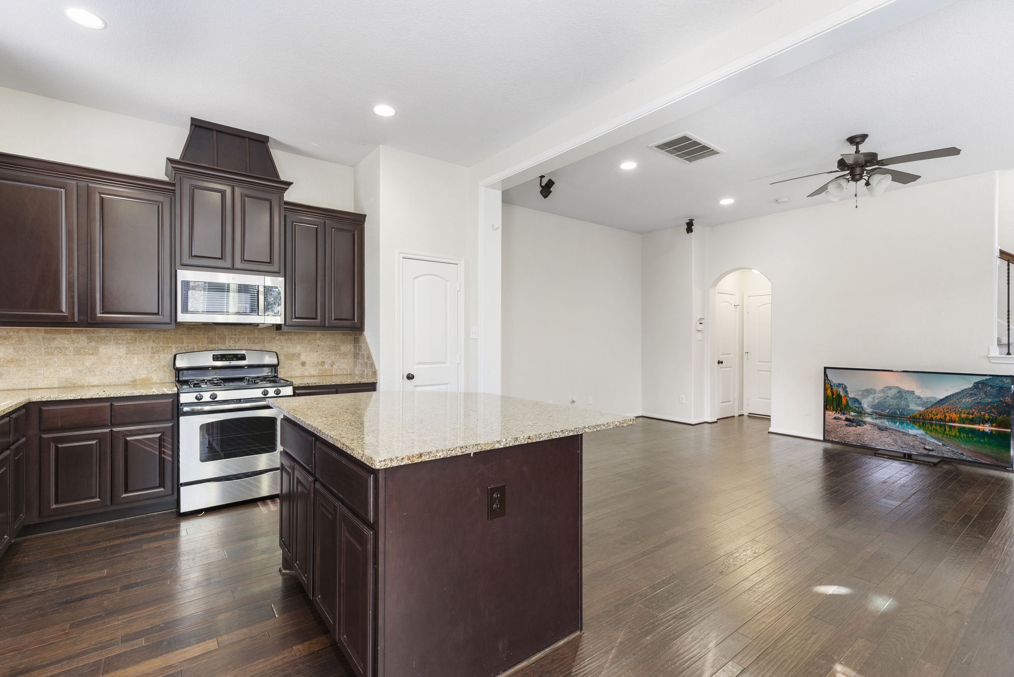 122 Cheswood Manor Drive Property Photo 11