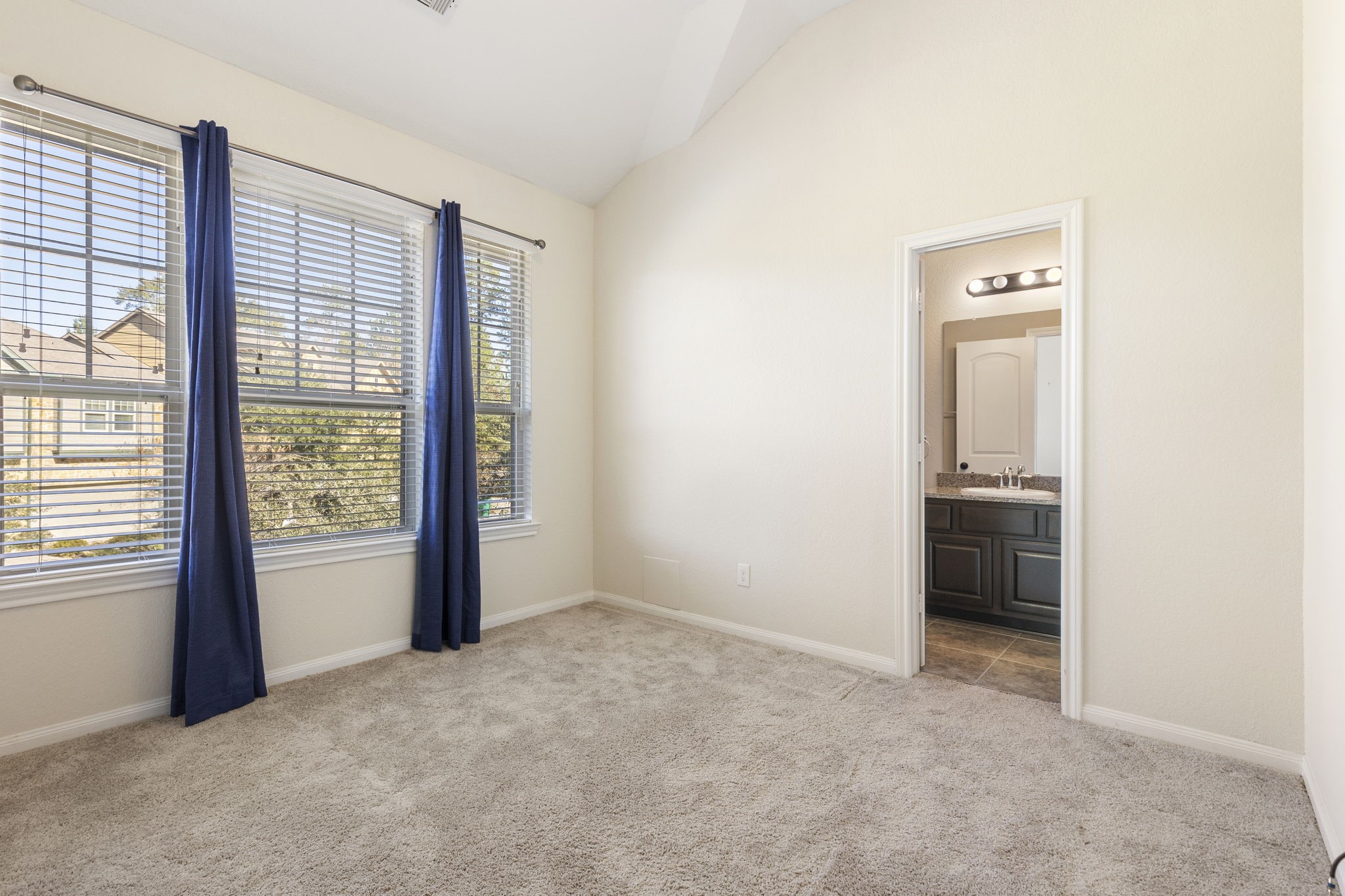 122 Cheswood Manor Drive Property Photo 29