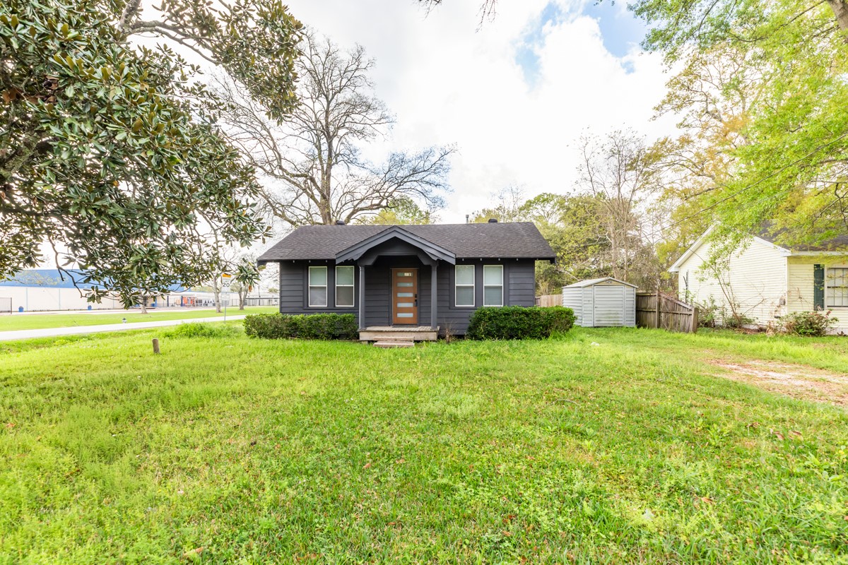 8265 Mclean Street Property Photo 1