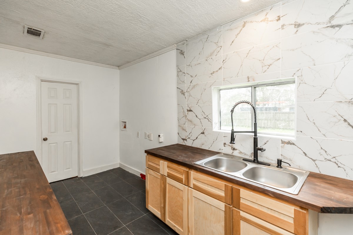 8265 Mclean Street Property Photo 9