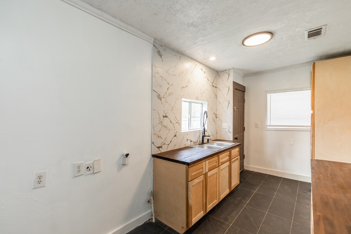 8265 Mclean Street Property Photo 12