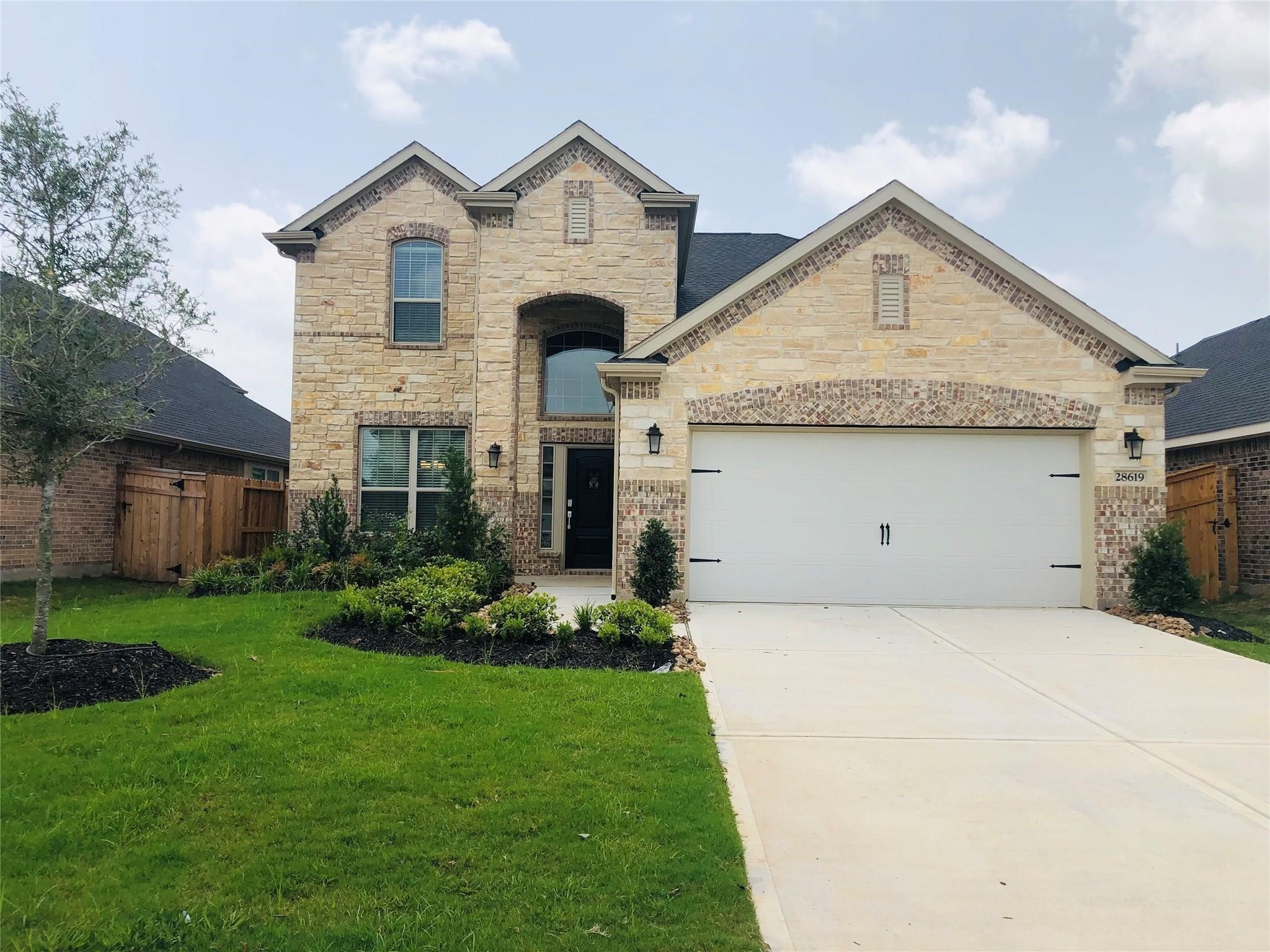 28619 Monarch Cliffs Drive Property Photo 1