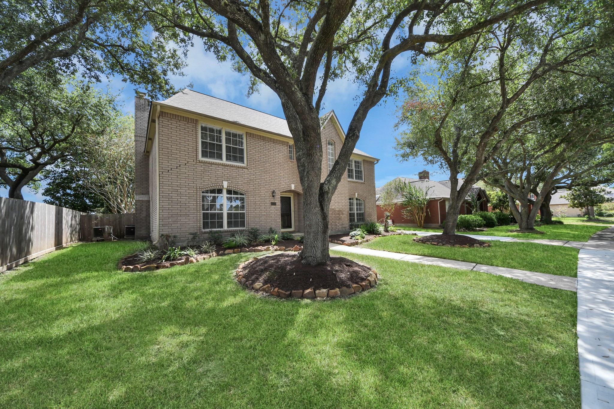 2502 Fairwind Drive Property Photo 2