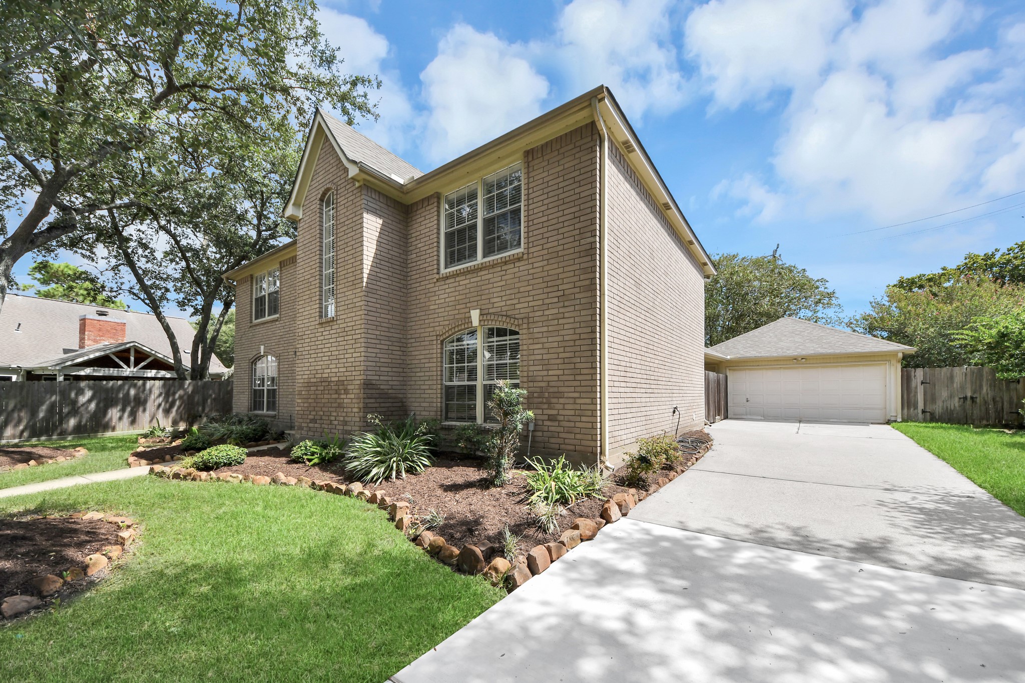 2502 Fairwind Drive Property Photo 3