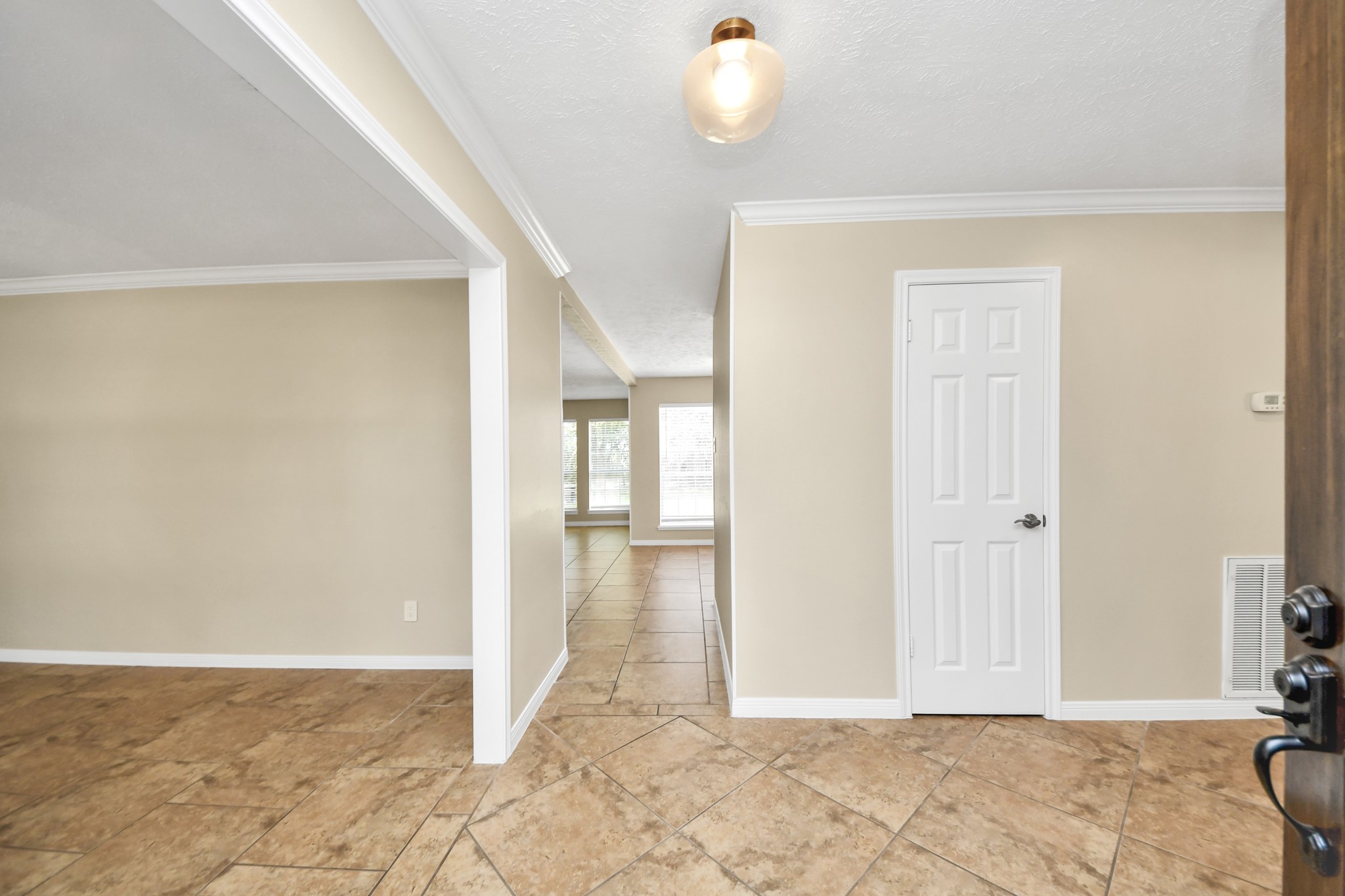 2502 Fairwind Drive Property Photo 4