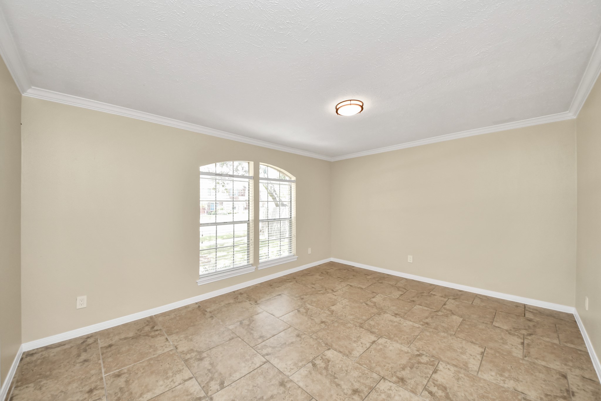 2502 Fairwind Drive Property Photo 6