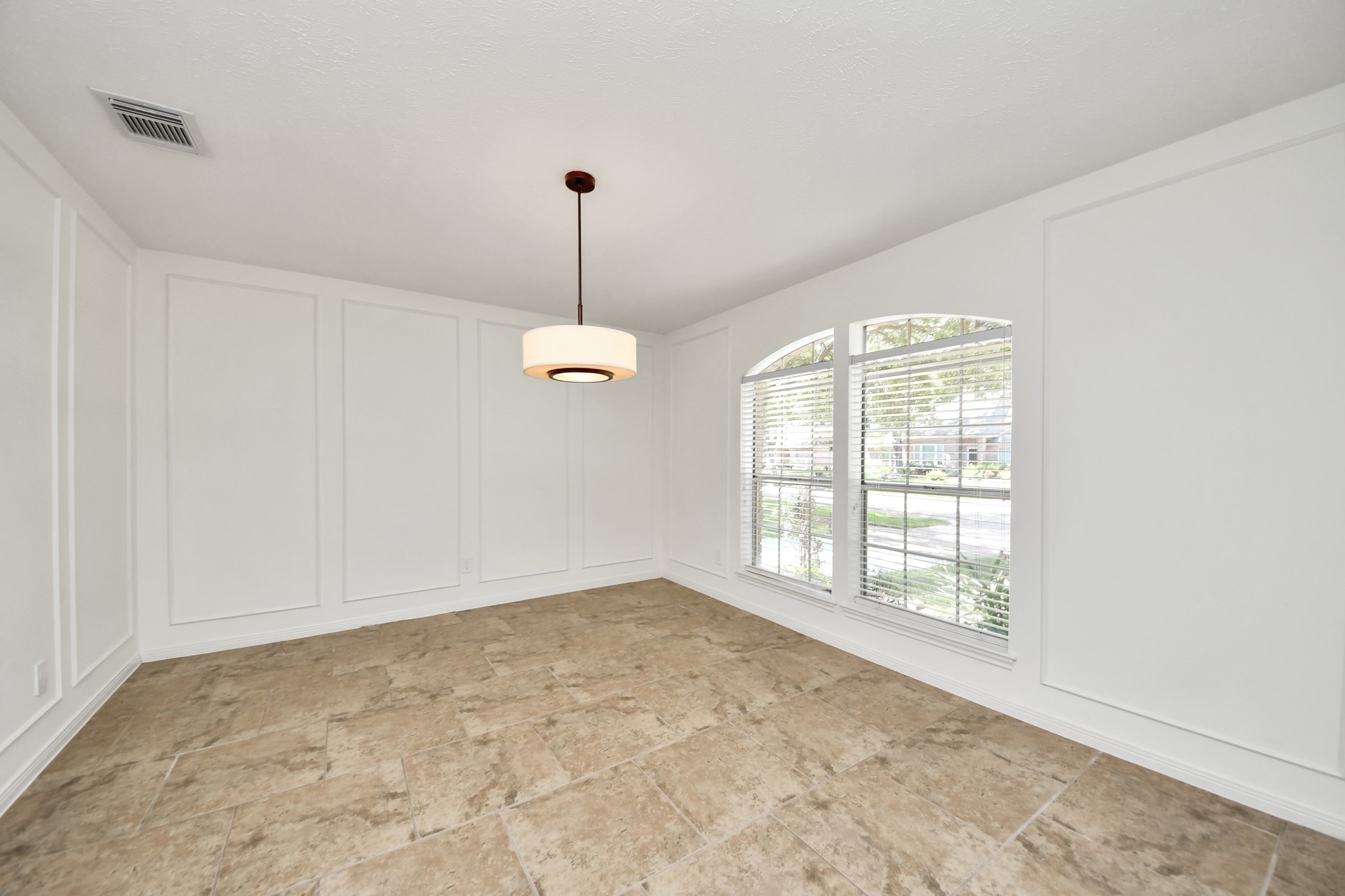 2502 Fairwind Drive Property Photo 9