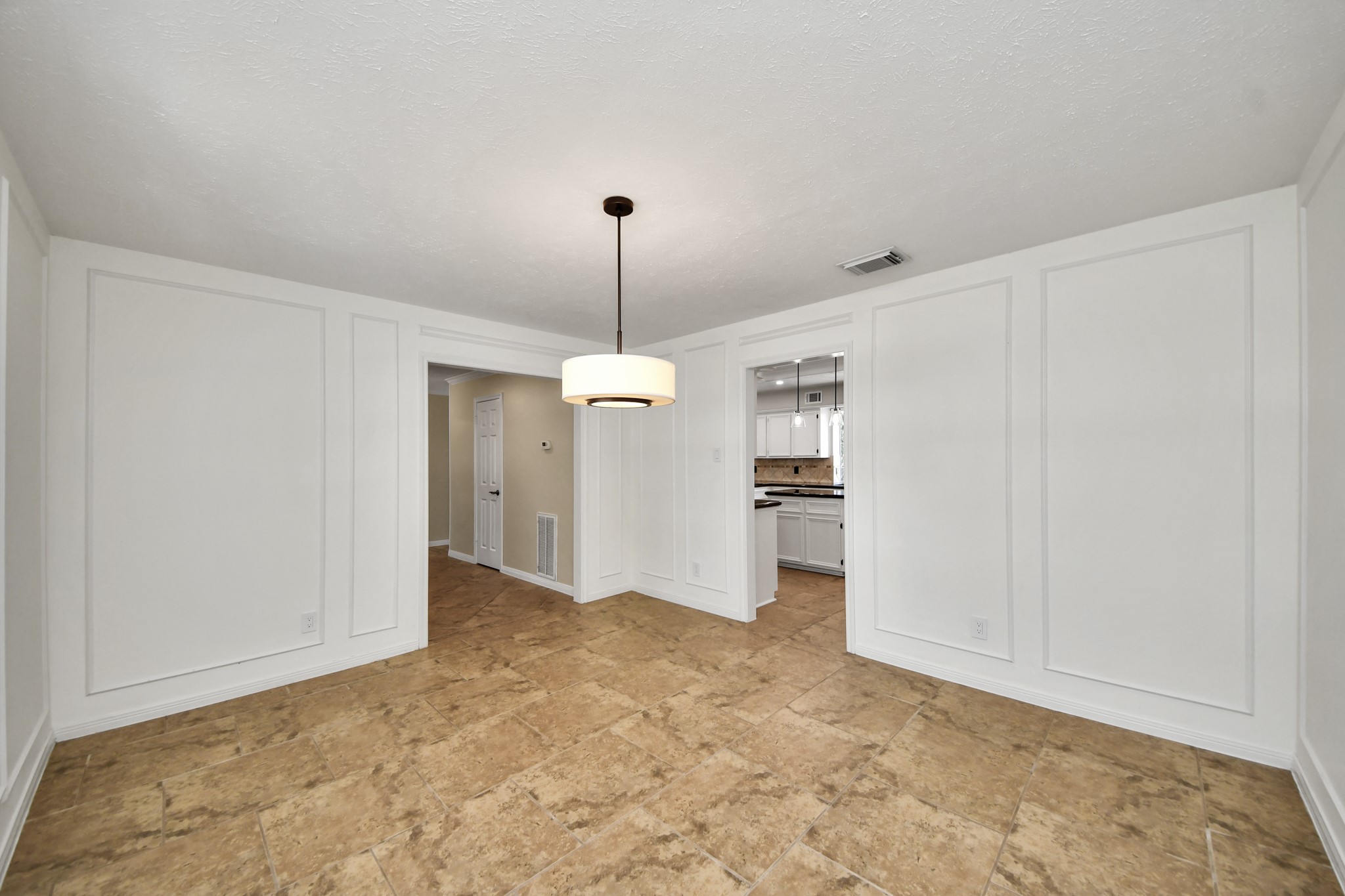 2502 Fairwind Drive Property Photo 11