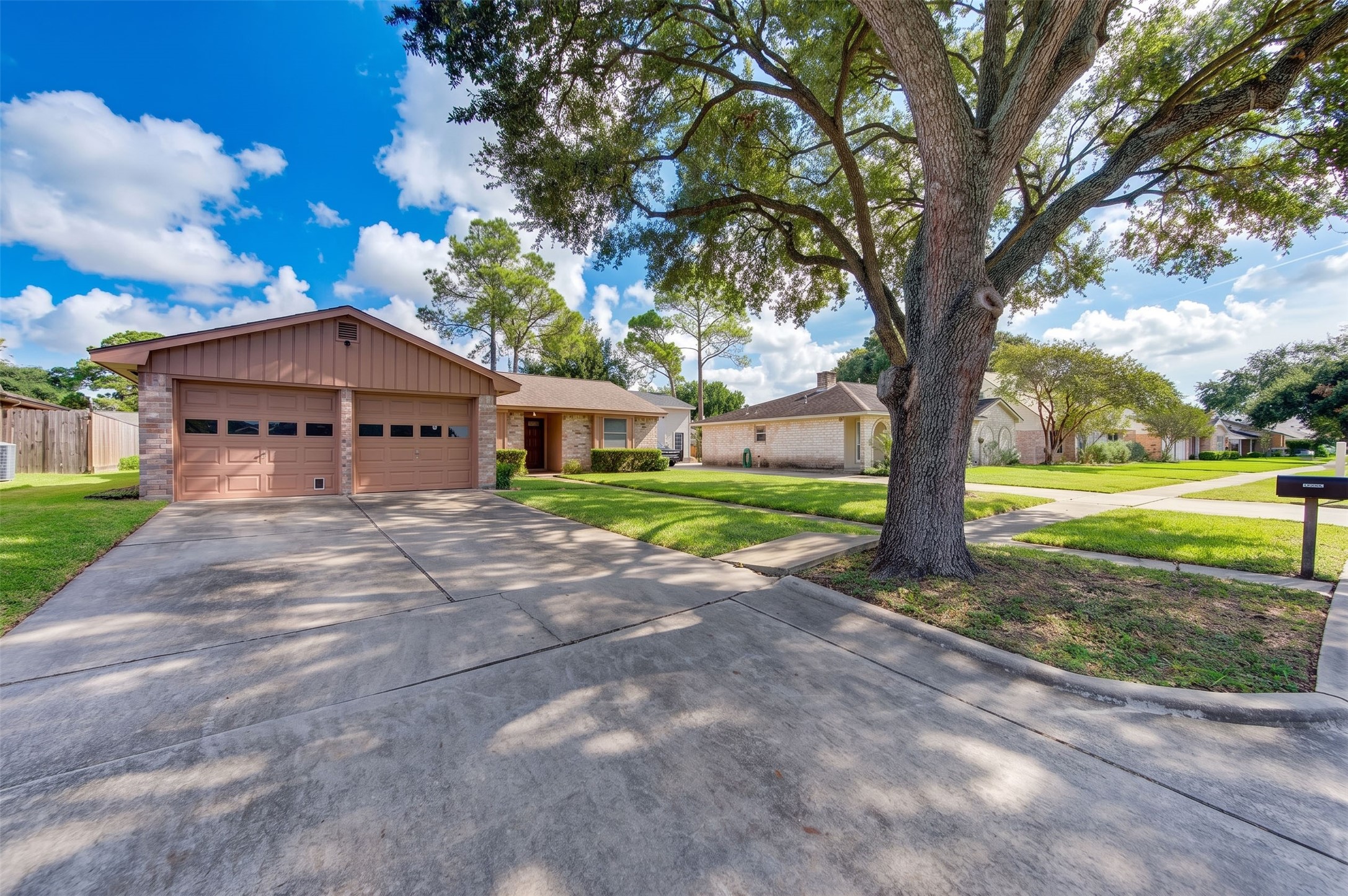 12230 Meadowdale Drive Property Photo 2