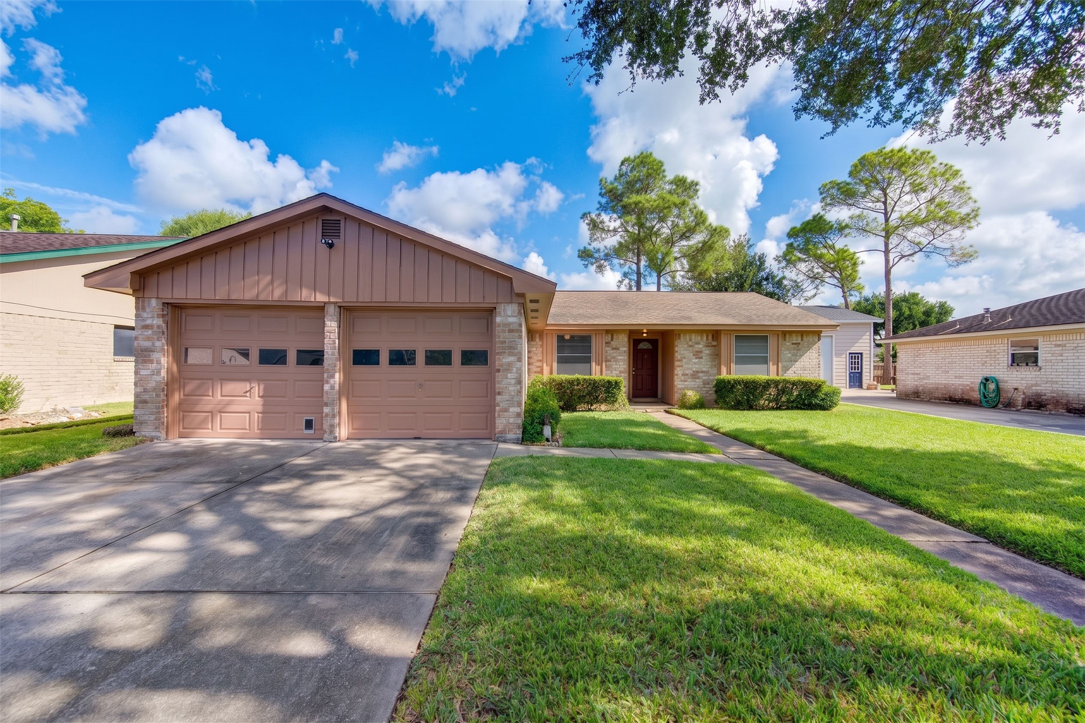 12230 Meadowdale Drive Property Photo 3