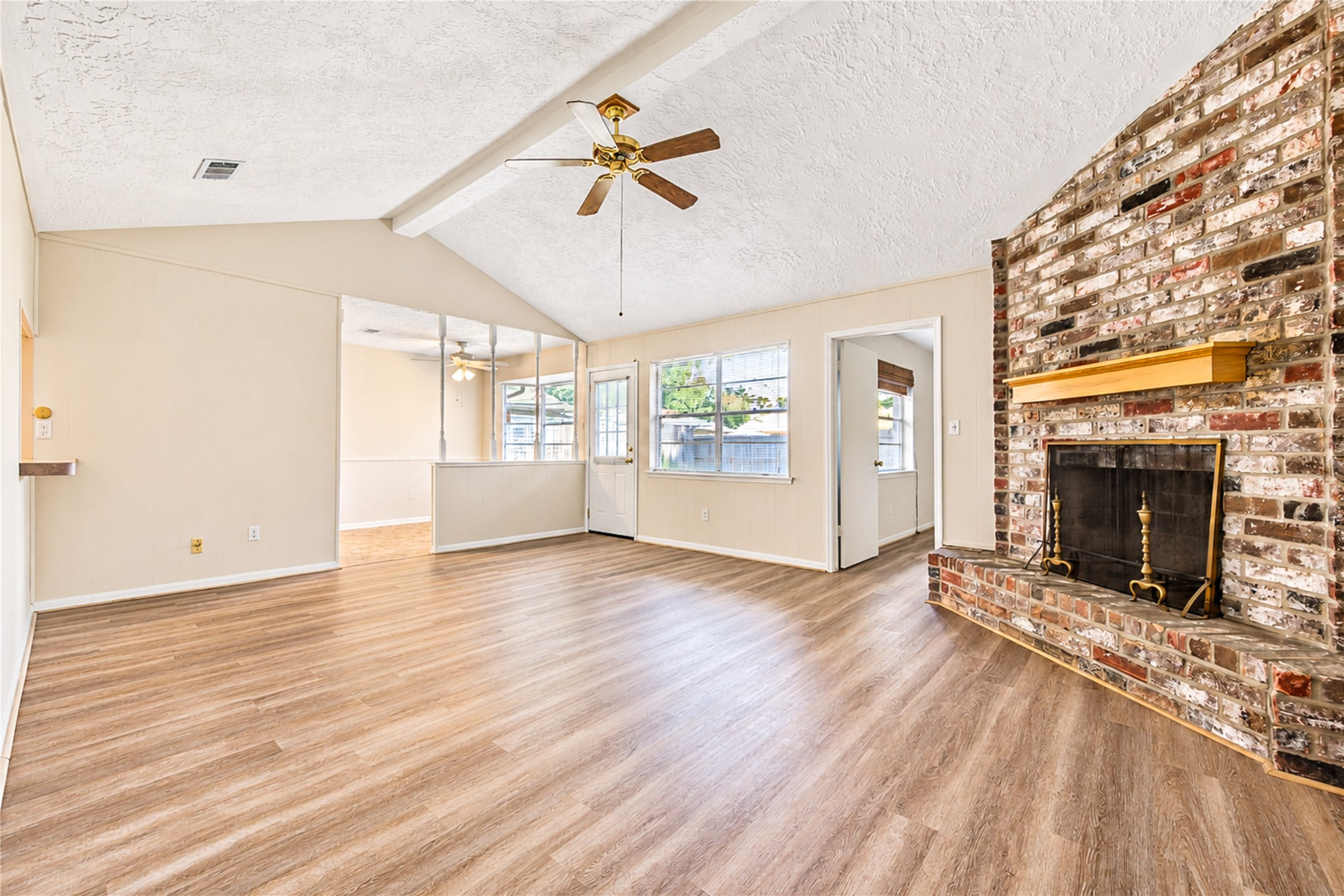 12230 Meadowdale Drive Property Photo 5