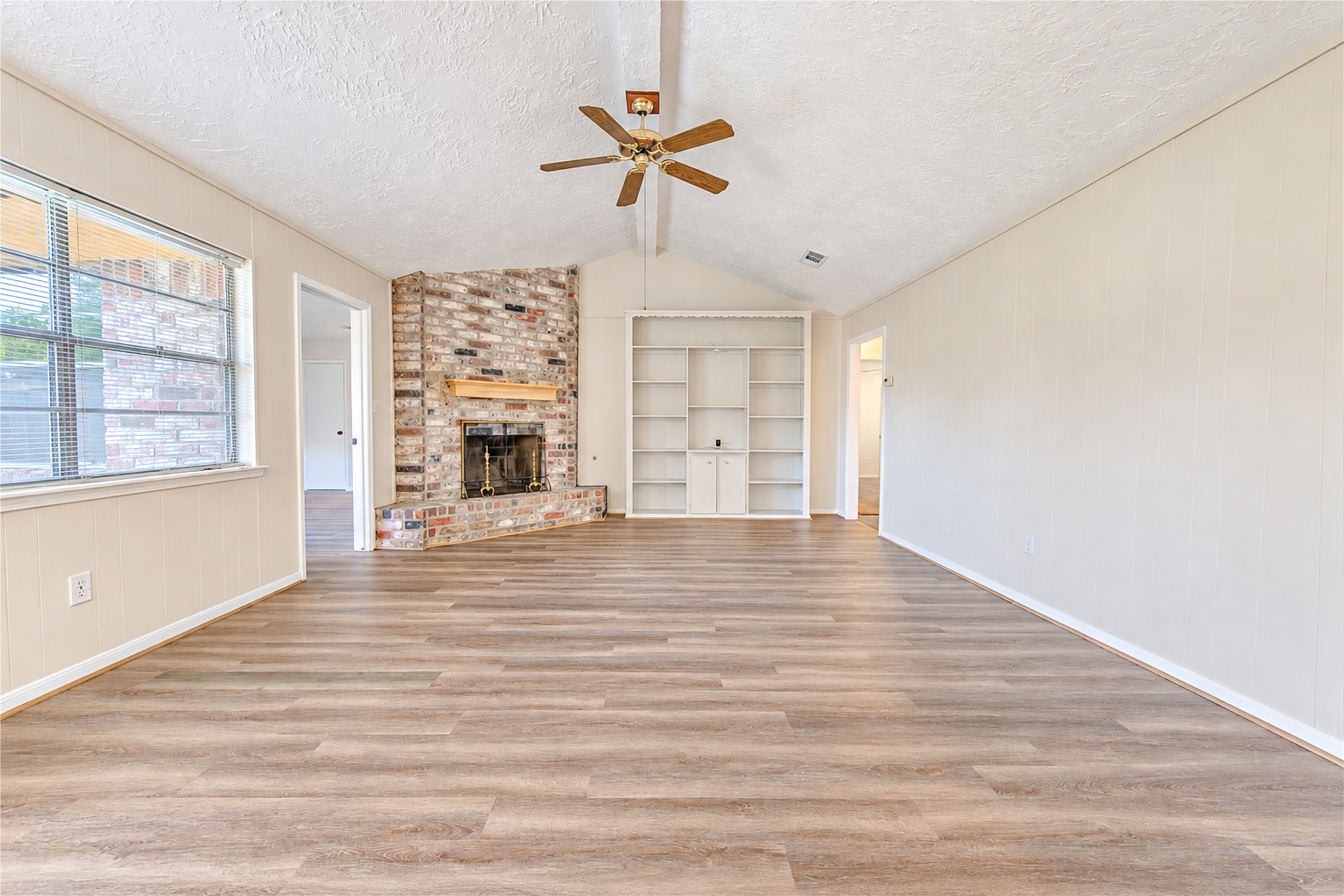 12230 Meadowdale Drive Property Photo 7