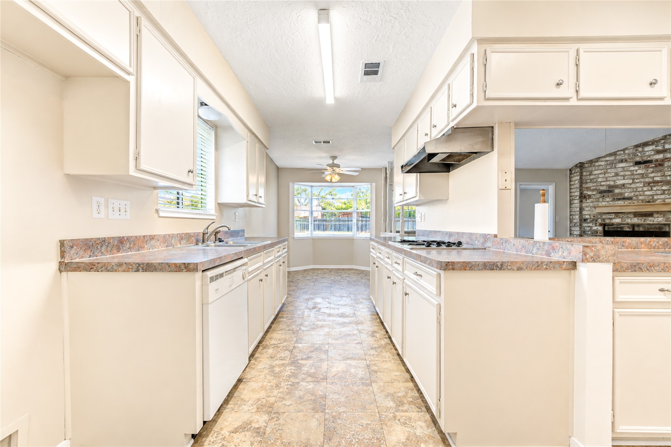 12230 Meadowdale Drive Property Photo 11