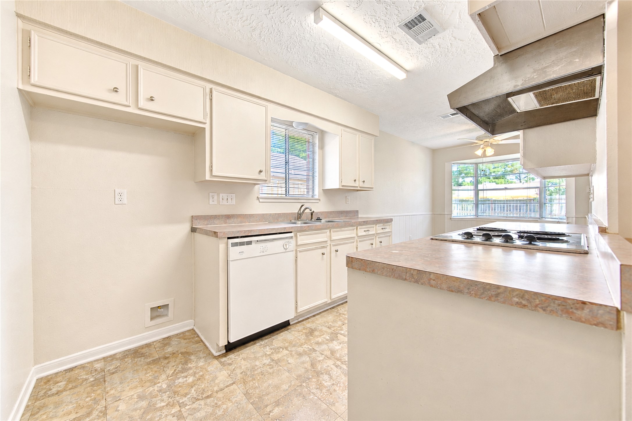 12230 Meadowdale Drive Property Photo 12