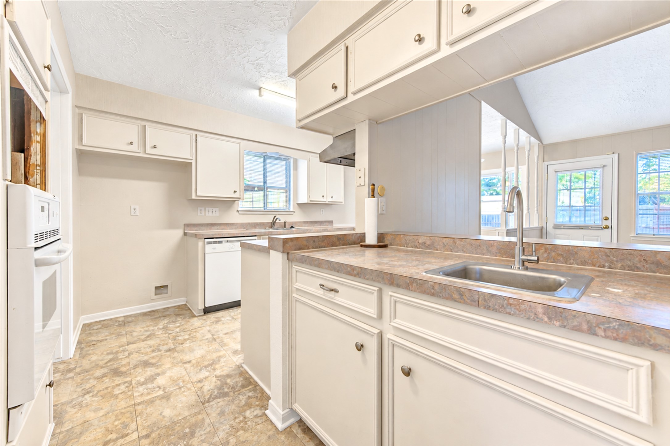 12230 Meadowdale Drive Property Photo 13