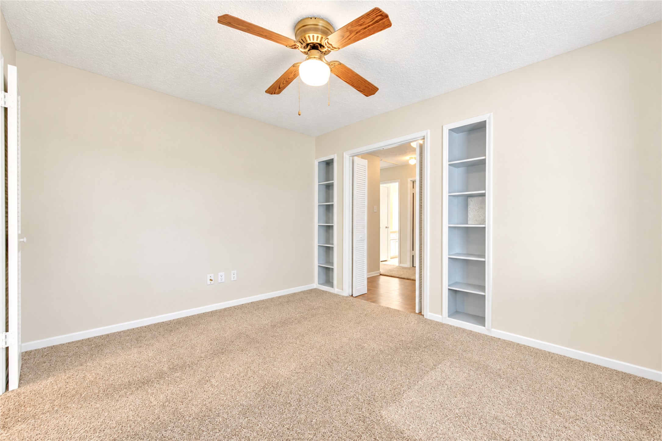 12230 Meadowdale Drive Property Photo 16