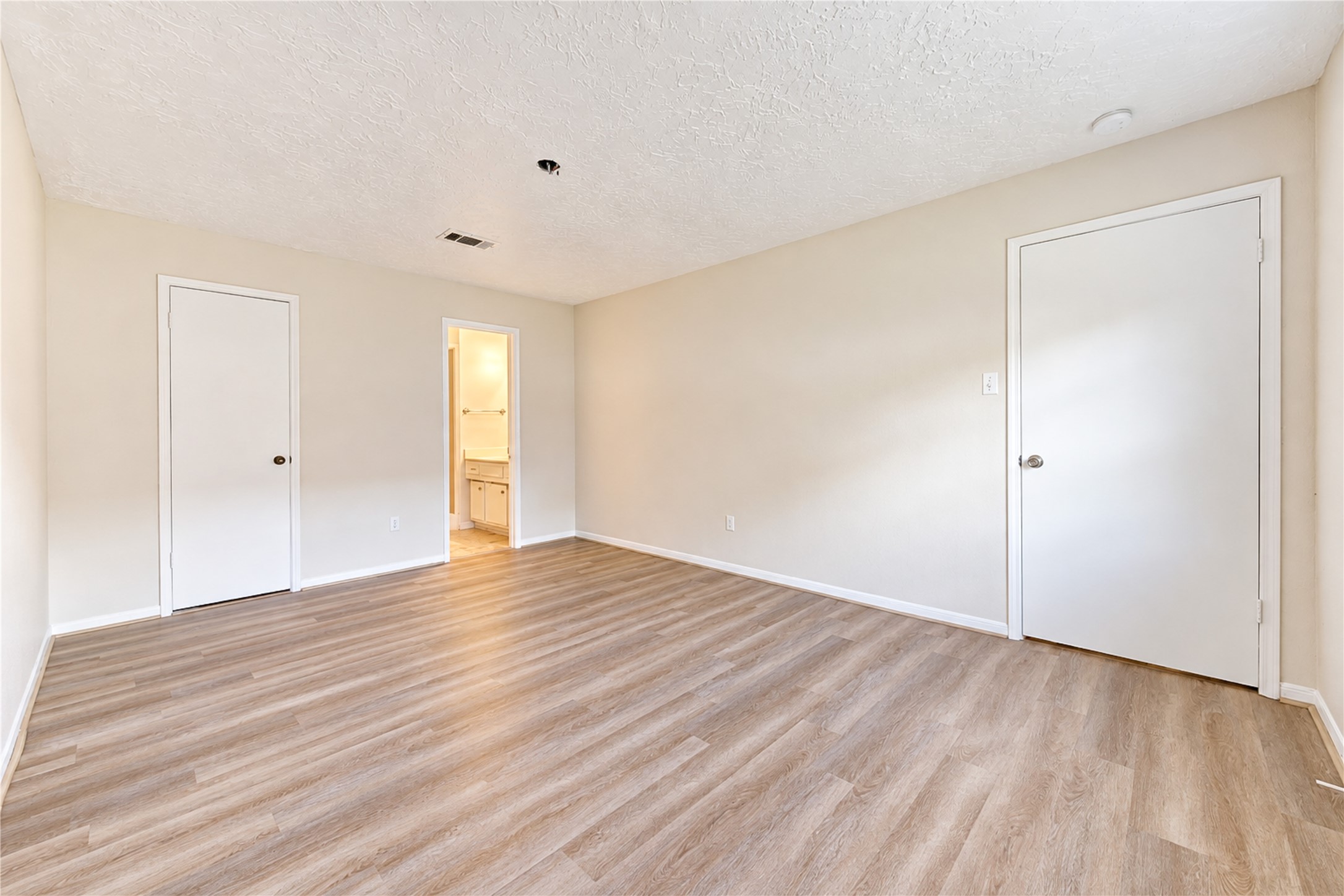 12230 Meadowdale Drive Property Photo 17