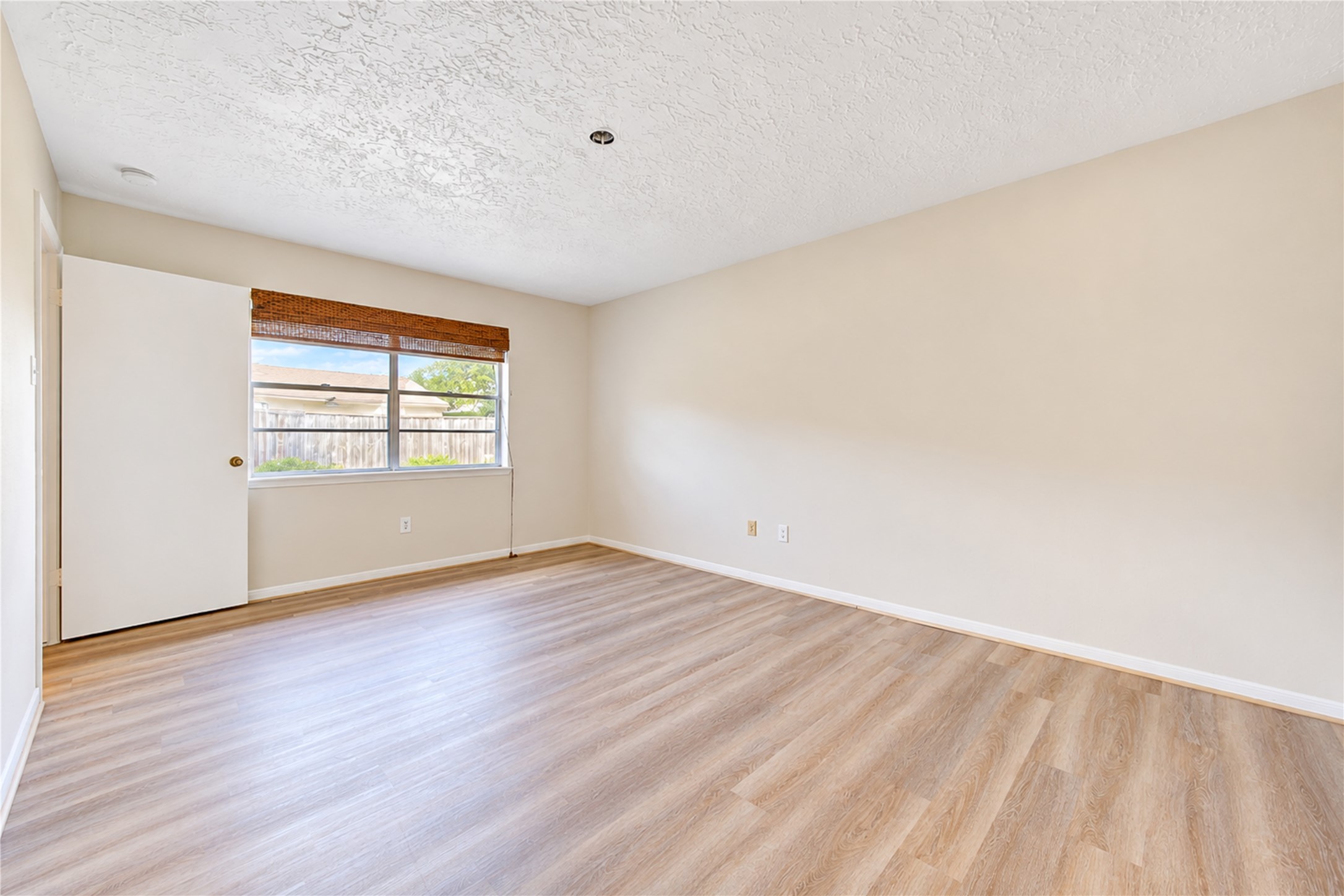 12230 Meadowdale Drive Property Photo 18
