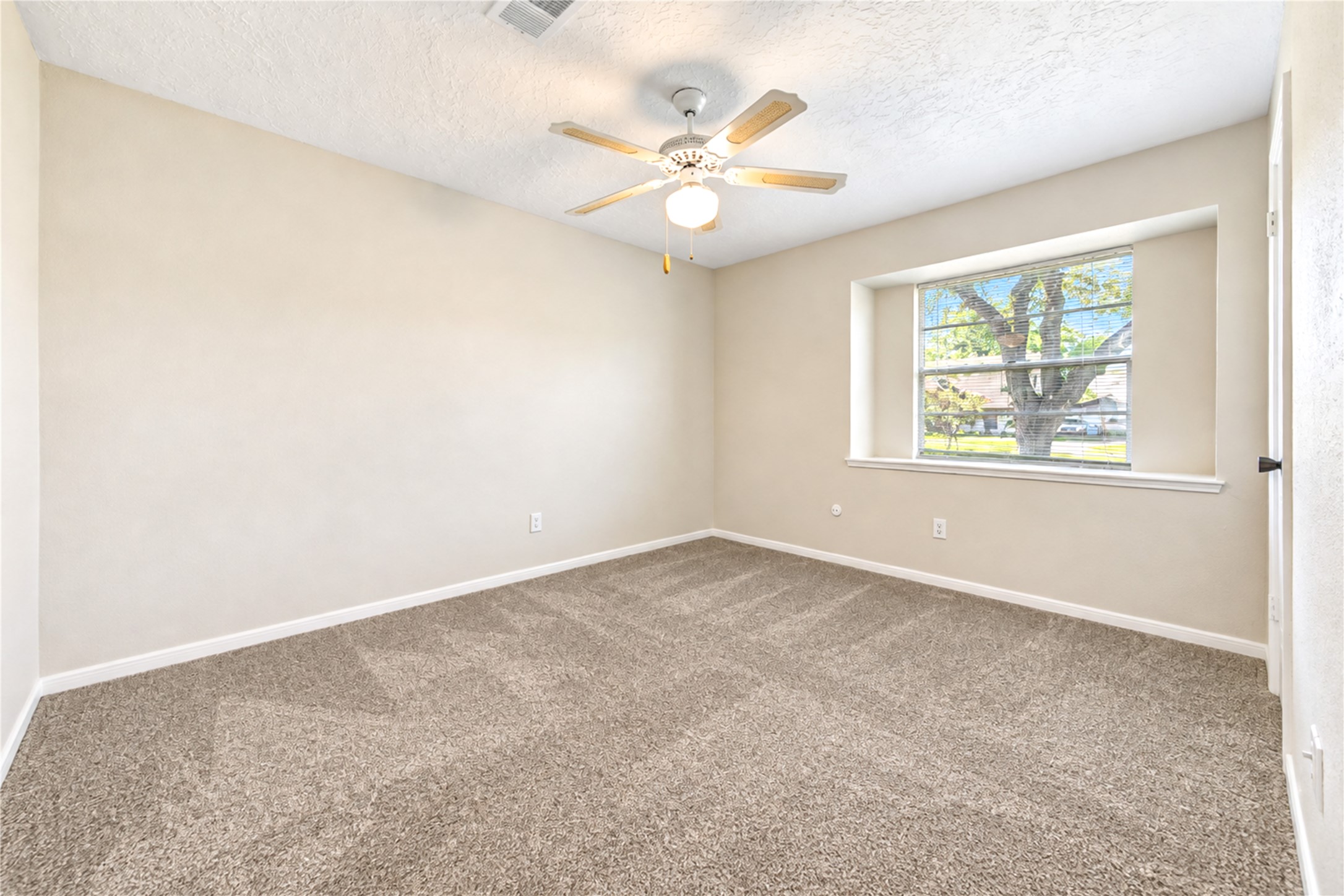 12230 Meadowdale Drive Property Photo 20