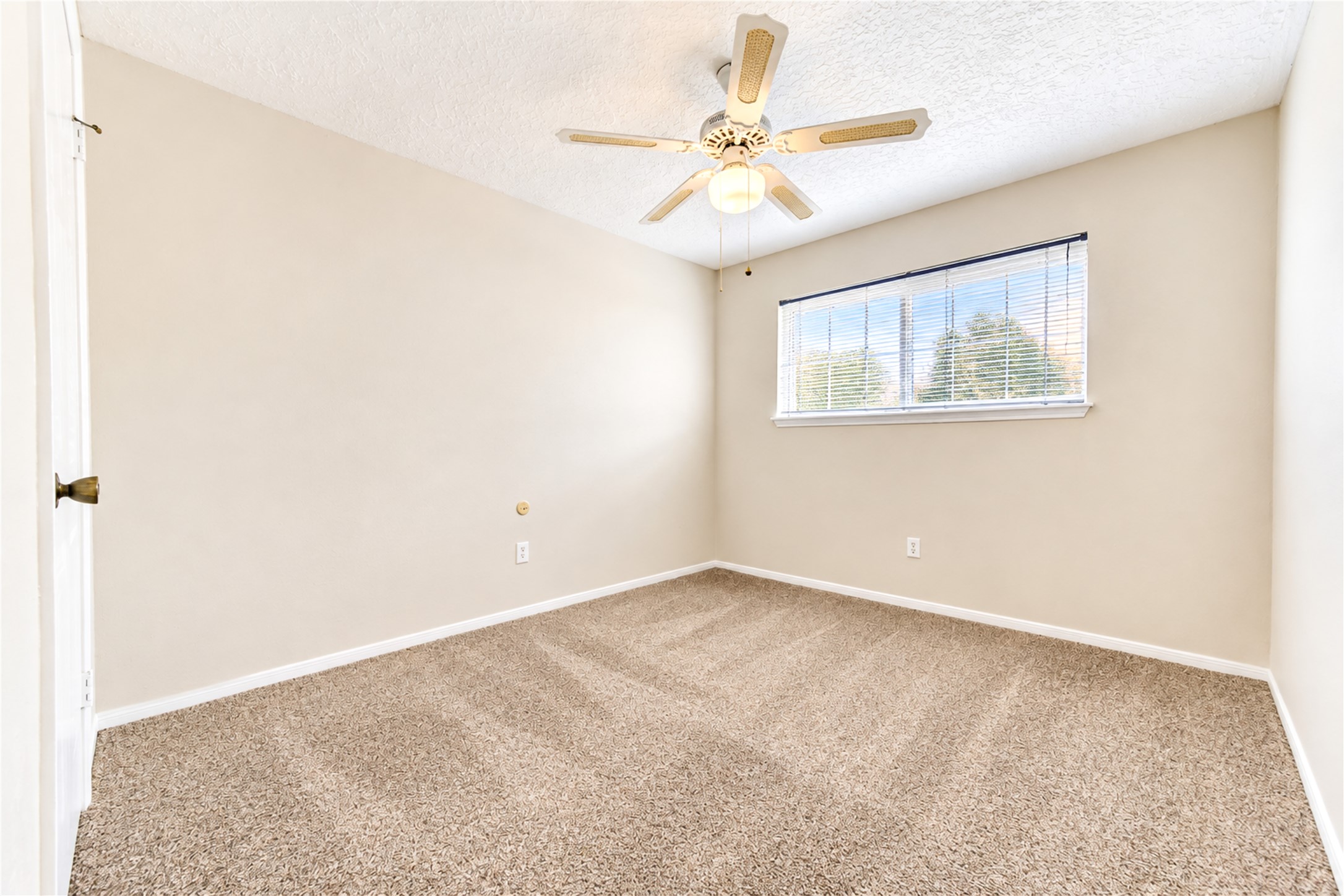 12230 Meadowdale Drive Property Photo 21