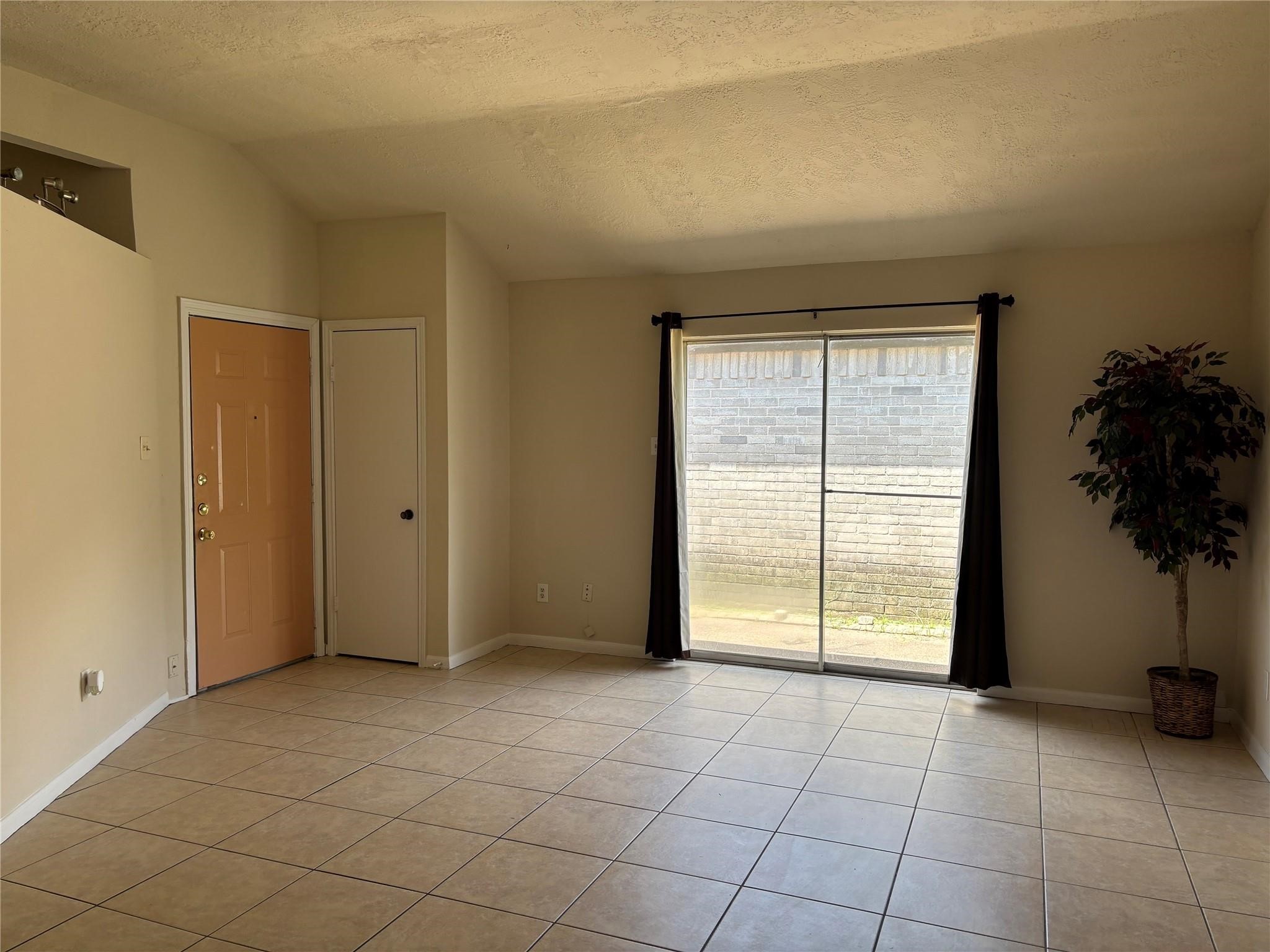 17090 Kilwinning Drive Property Photo 2