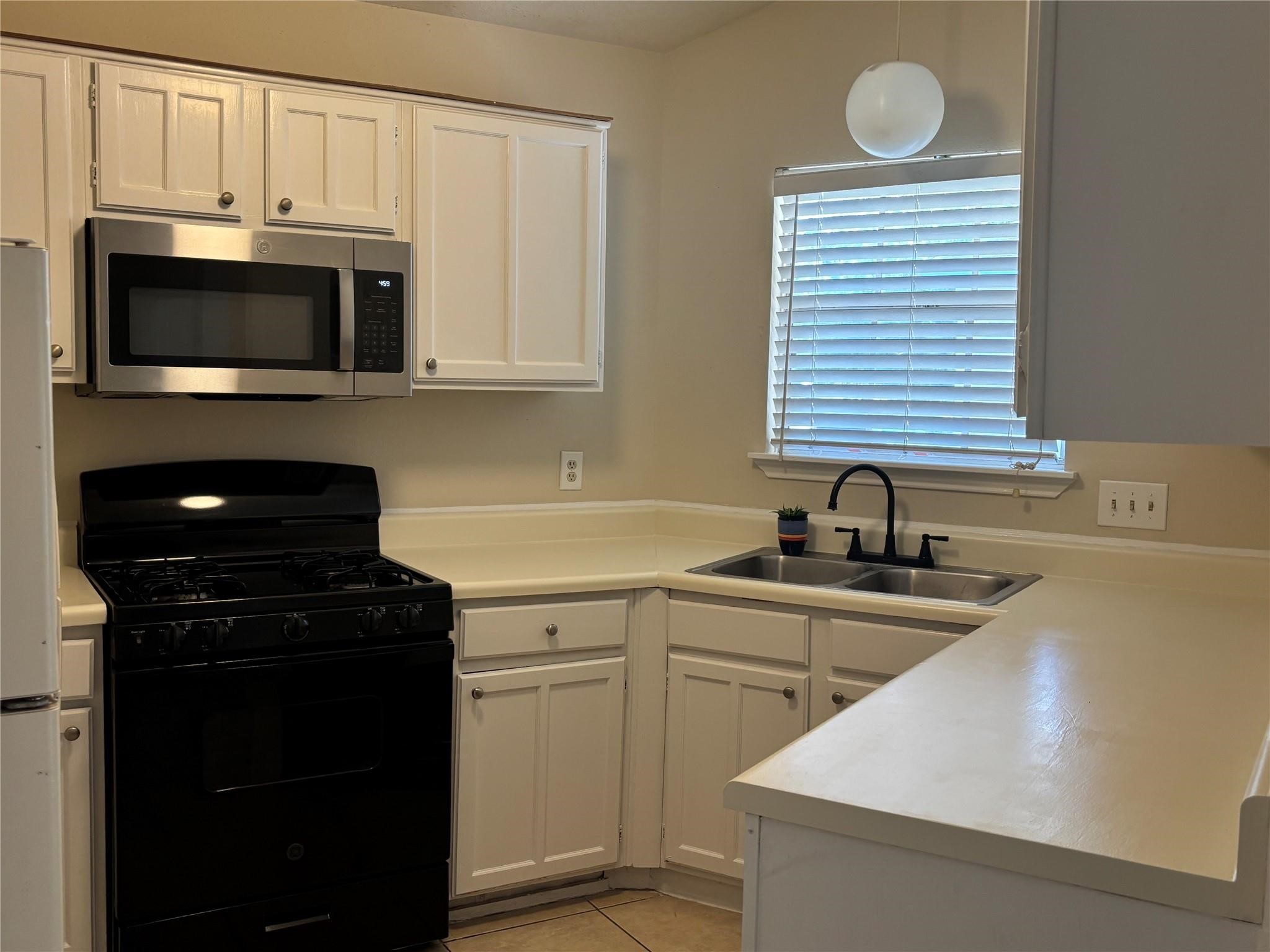 17090 Kilwinning Drive Property Photo 4