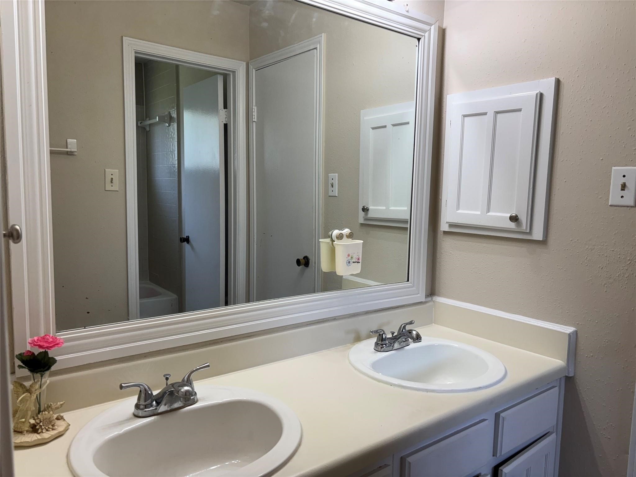 17090 Kilwinning Drive Property Photo 5