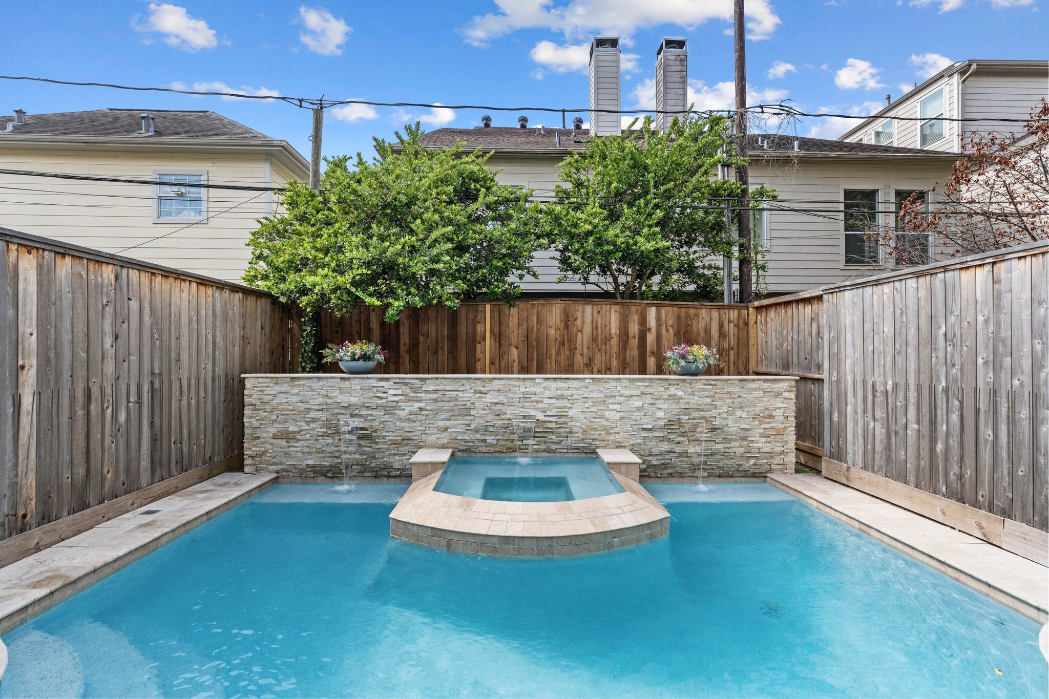 1303 W Bell Street Property Photo 3