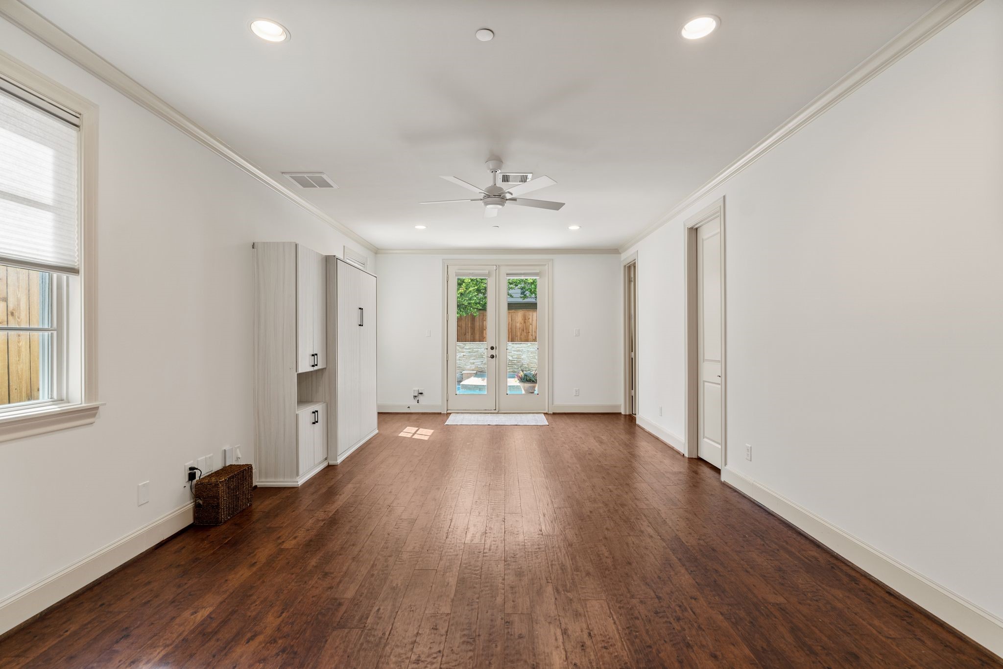 1303 W Bell Street Property Photo 5