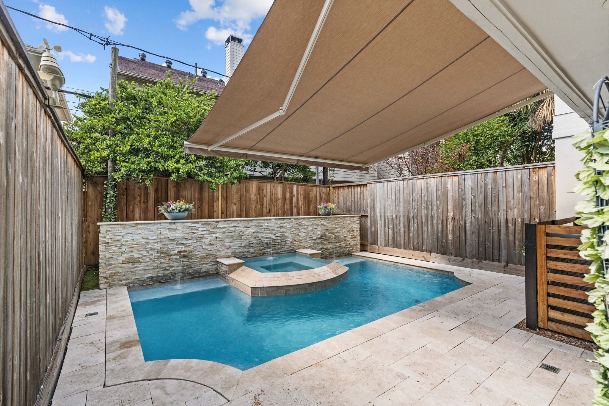 1303 W Bell Street Property Photo 6