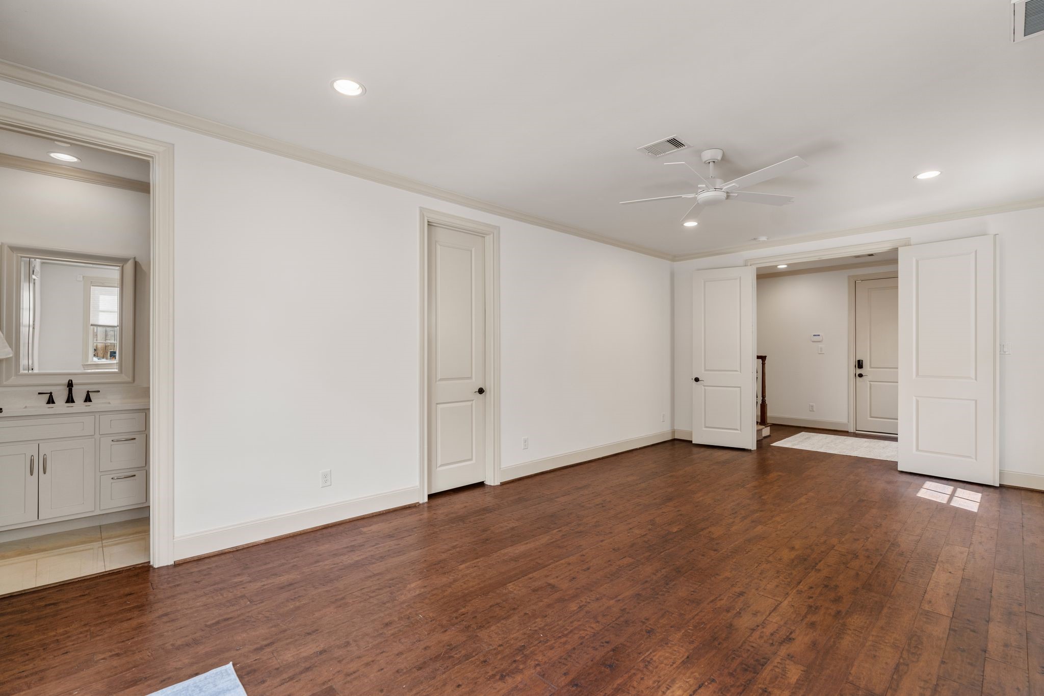 1303 W Bell Street Property Photo 7